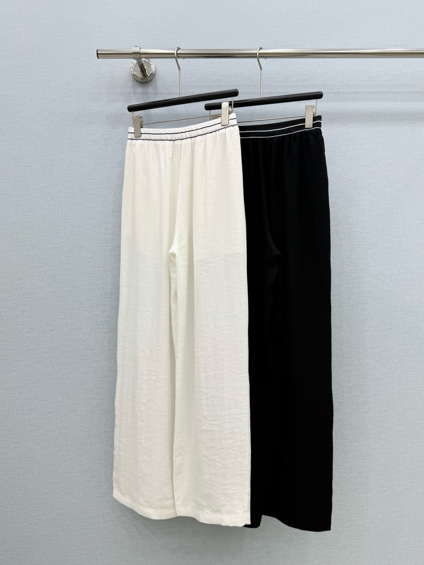 🛒𝐍𝐄𝐖 · 𝟐𝟎𝟐6/爆款现货原单品质  Miu*｜2026新品棉麻休闲裤常规设计  经典高级肌理细腻