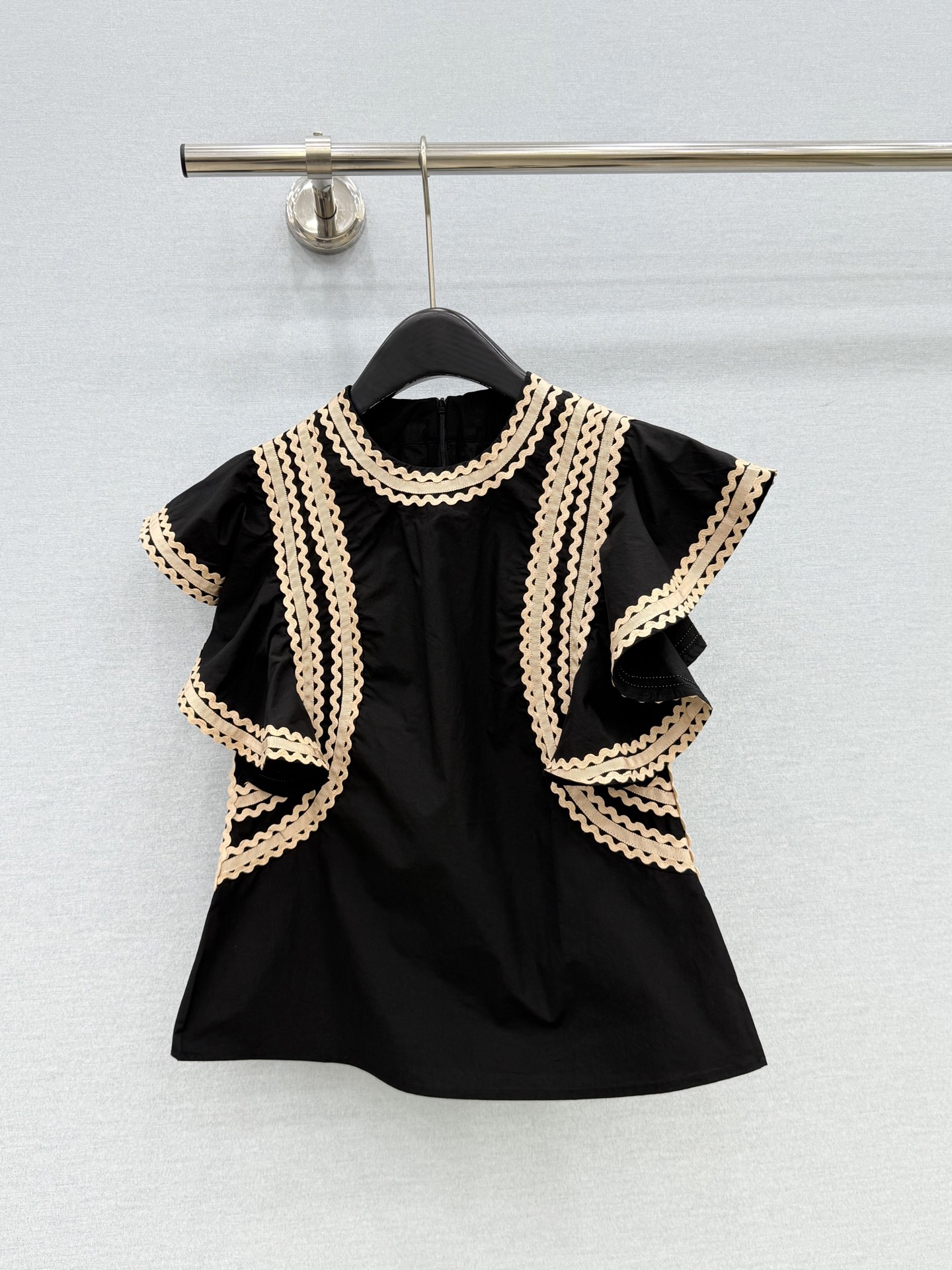 🛒𝐍𝐄𝐖 · 𝟐𝟎𝟐6/爆款现货原单品质  小众*｜2026新品飞飞袖衬衫高端设计 高级肌理细腻 极简主