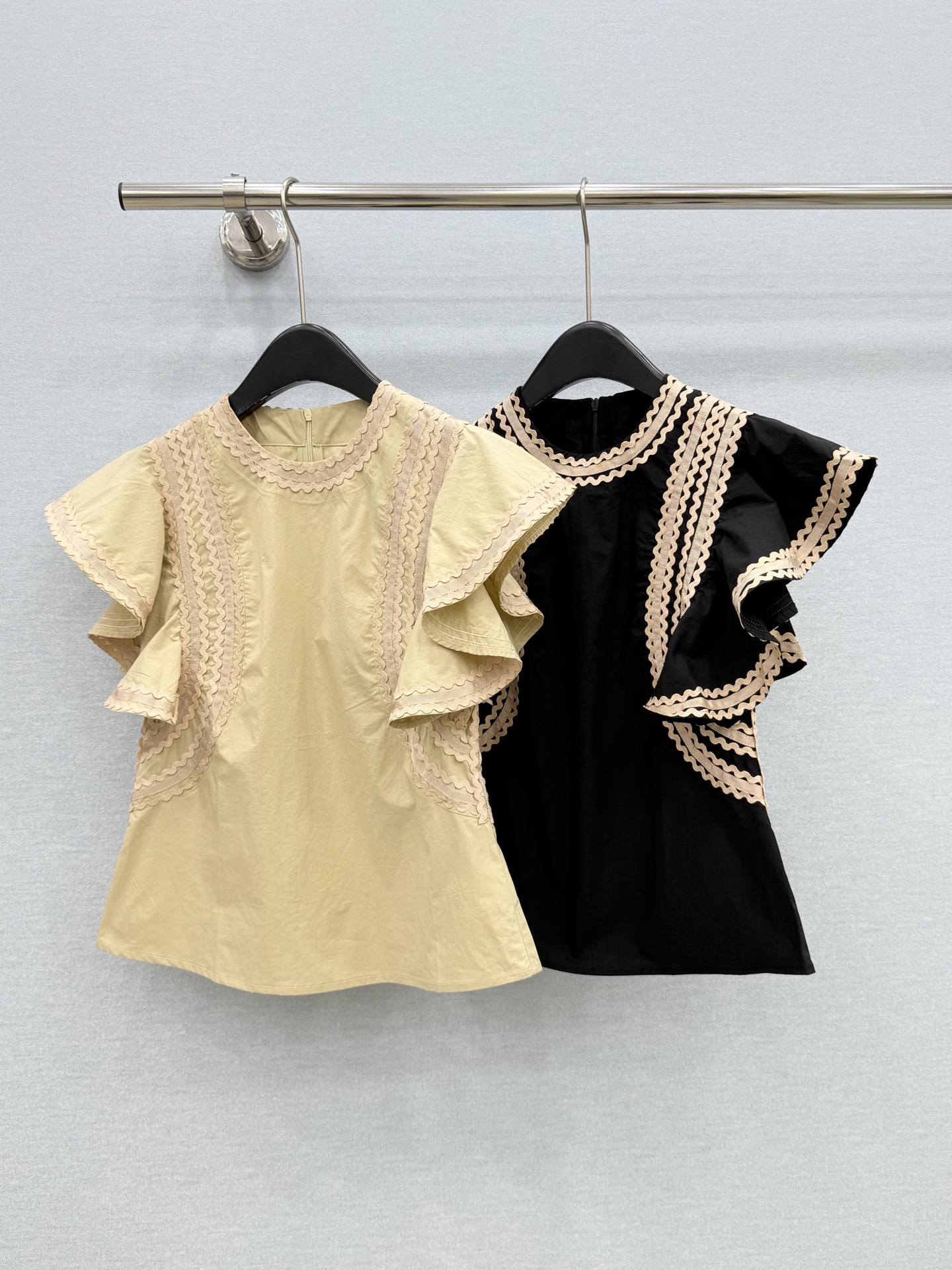 🛒𝐍𝐄𝐖 · 𝟐𝟎𝟐6/爆款现货原单品质  小众*｜2026新品飞飞袖衬衫高端设计 高级肌理细腻 极简主