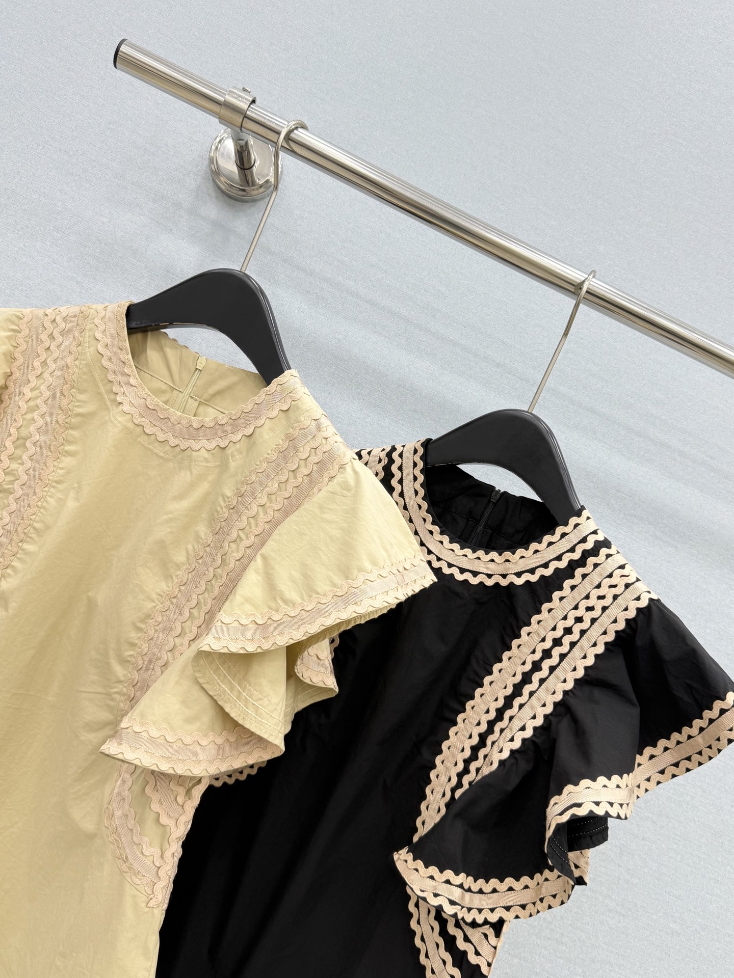 🛒𝐍𝐄𝐖 · 𝟐𝟎𝟐6/爆款现货原单品质  小众*｜2026新品飞飞袖衬衫高端设计 高级肌理细腻 极简主
