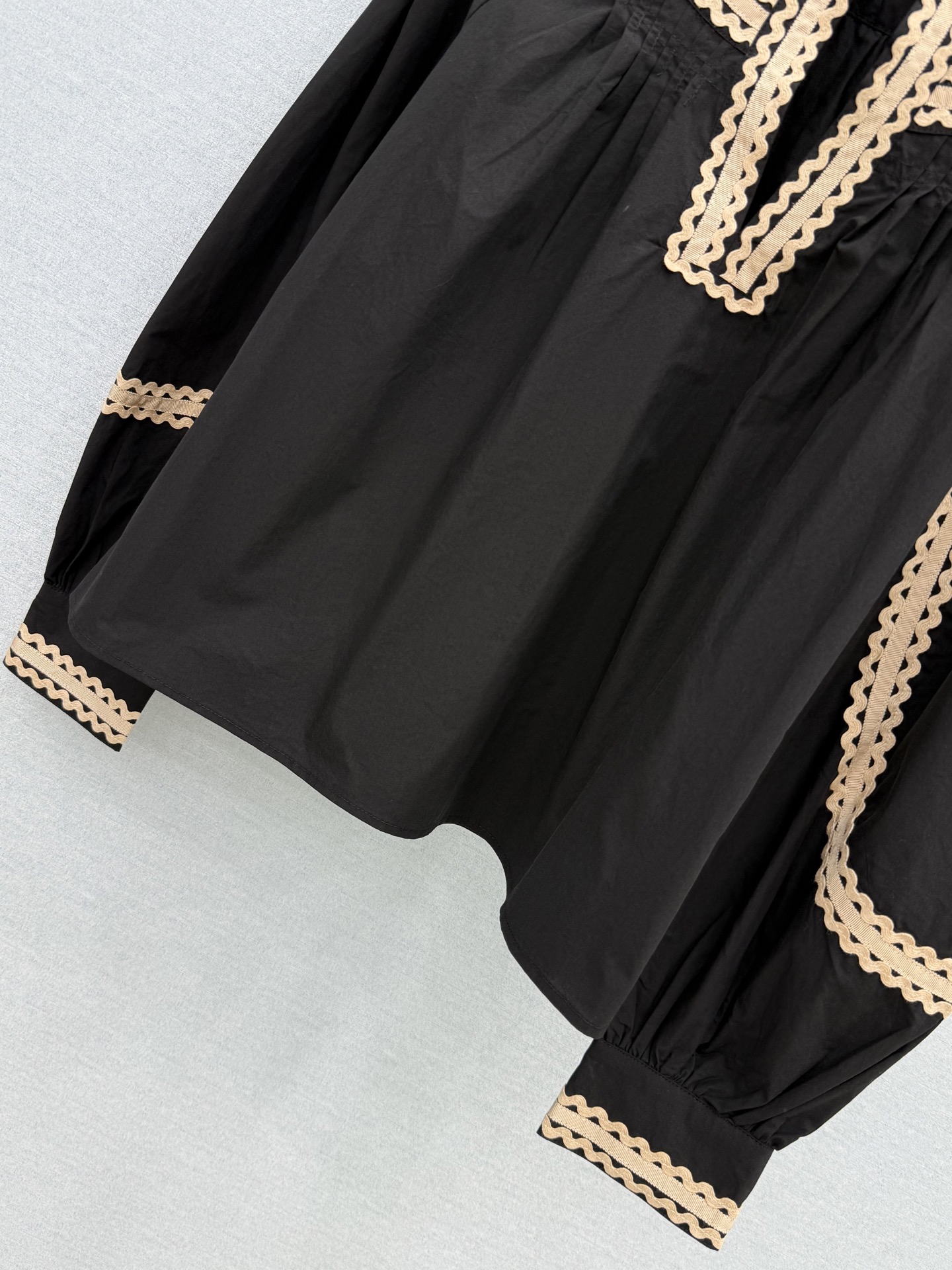 🛒𝐍𝐄𝐖 · 𝟐𝟎𝟐6/爆款现货原单品质  小众*｜2026新品花边长袖衬衫高端设计 高级肌理细腻 极简