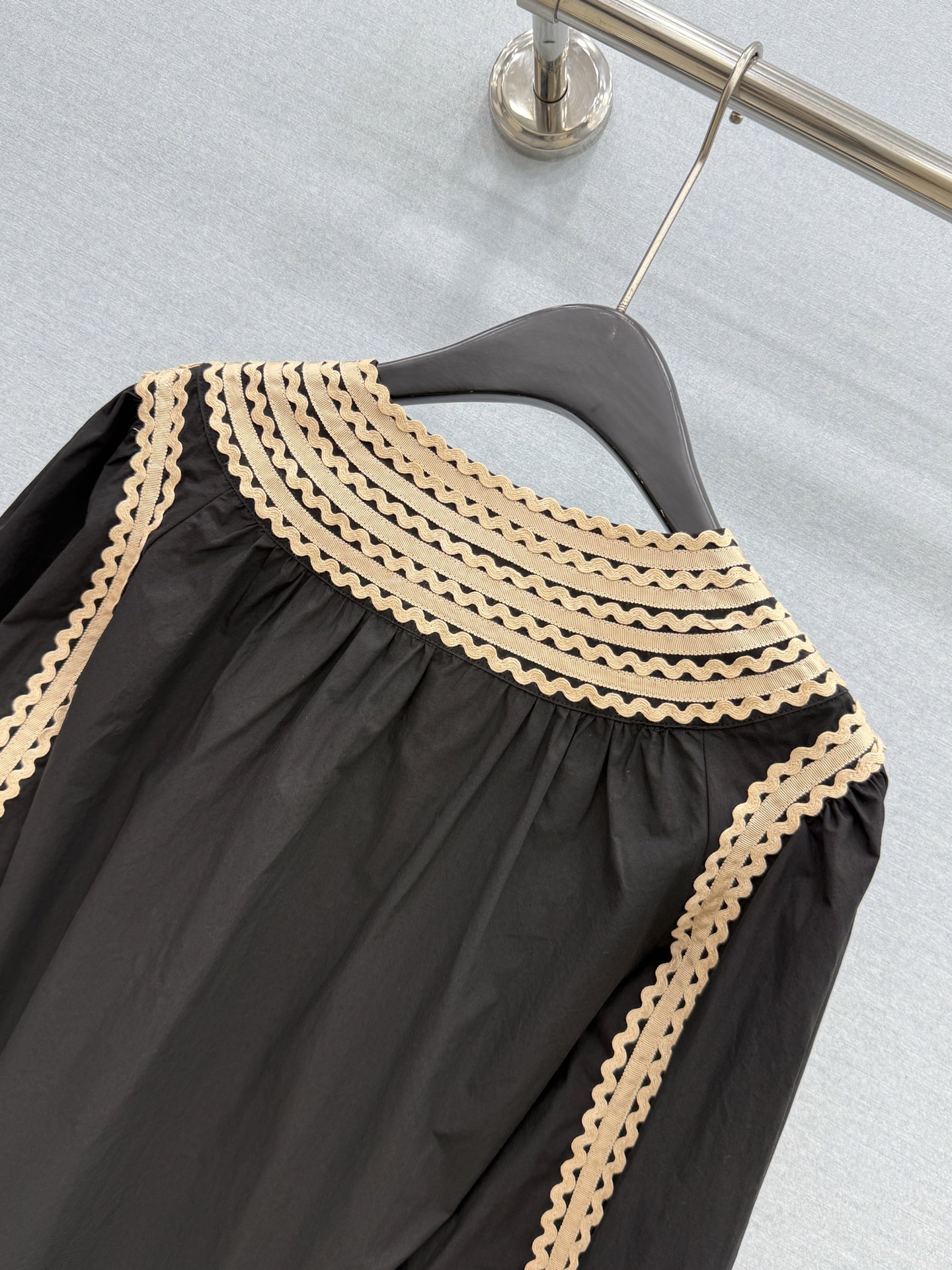 🛒𝐍𝐄𝐖 · 𝟐𝟎𝟐6/爆款现货原单品质  小众*｜2026新品花边长袖衬衫高端设计 高级肌理细腻 极简