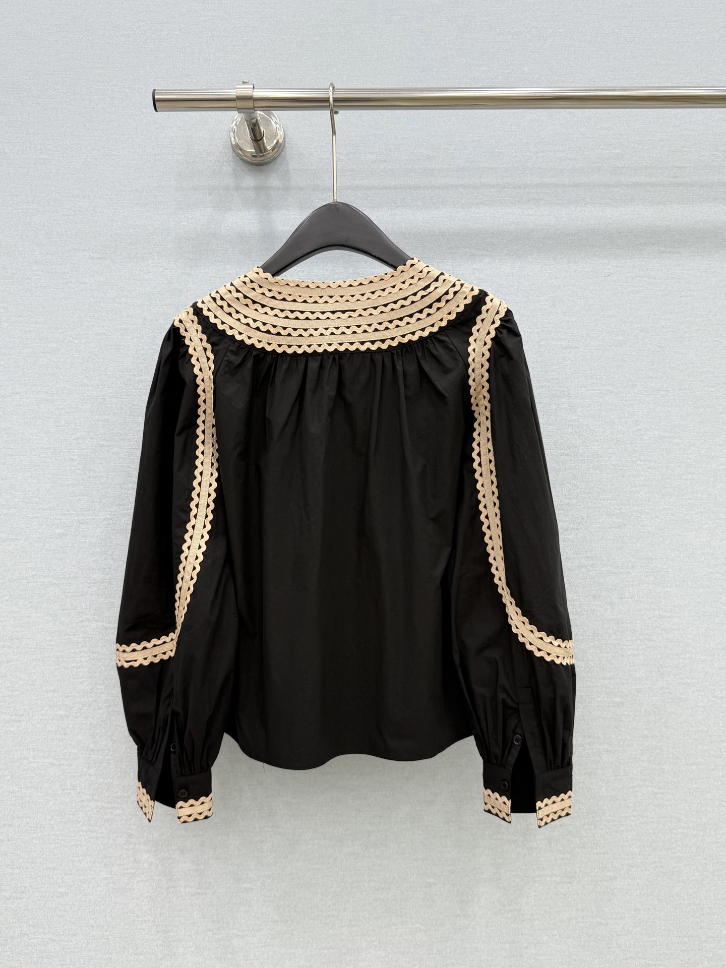 🛒𝐍𝐄𝐖 · 𝟐𝟎𝟐6/爆款现货原单品质  小众*｜2026新品花边长袖衬衫高端设计 高级肌理细腻 极简