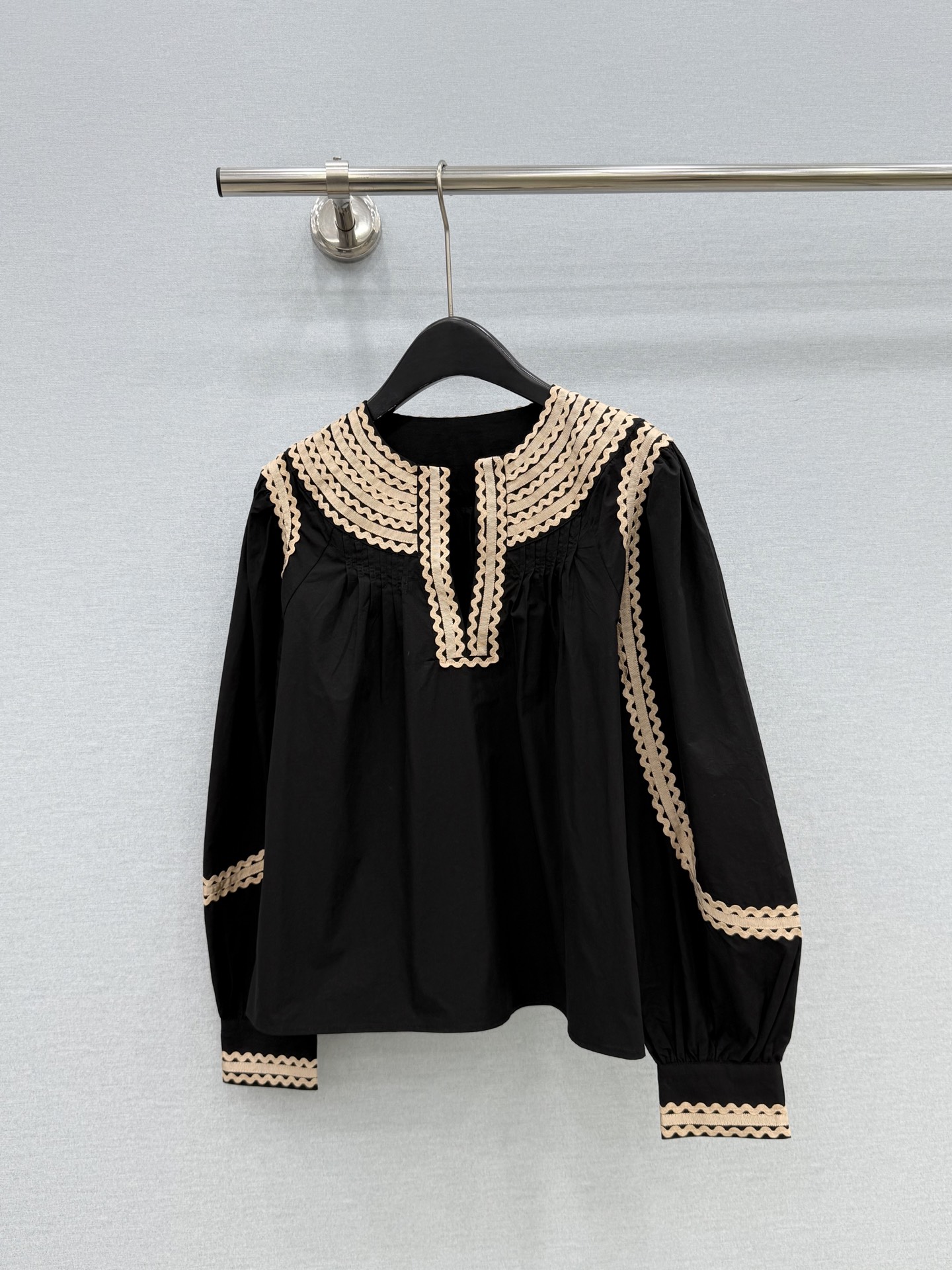 🛒𝐍𝐄𝐖 · 𝟐𝟎𝟐6/爆款现货原单品质  小众*｜2026新品花边长袖衬衫高端设计 高级肌理细腻 极简