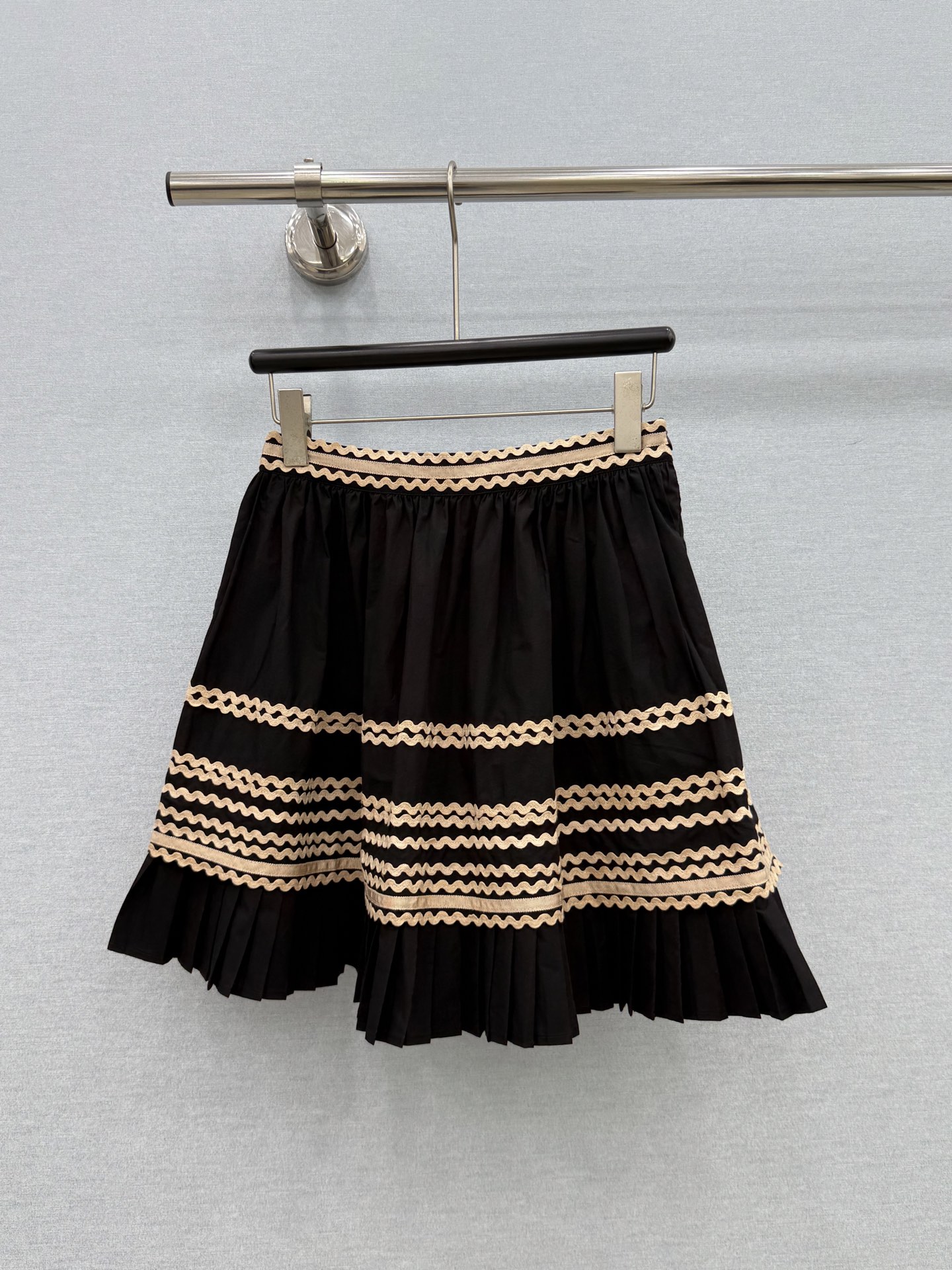 🛒𝐍𝐄𝐖 · 𝟐𝟎𝟐6/爆款现货原单品质  小众*｜2026新品花边短半裙高端设计 高级肌理细腻 极简主