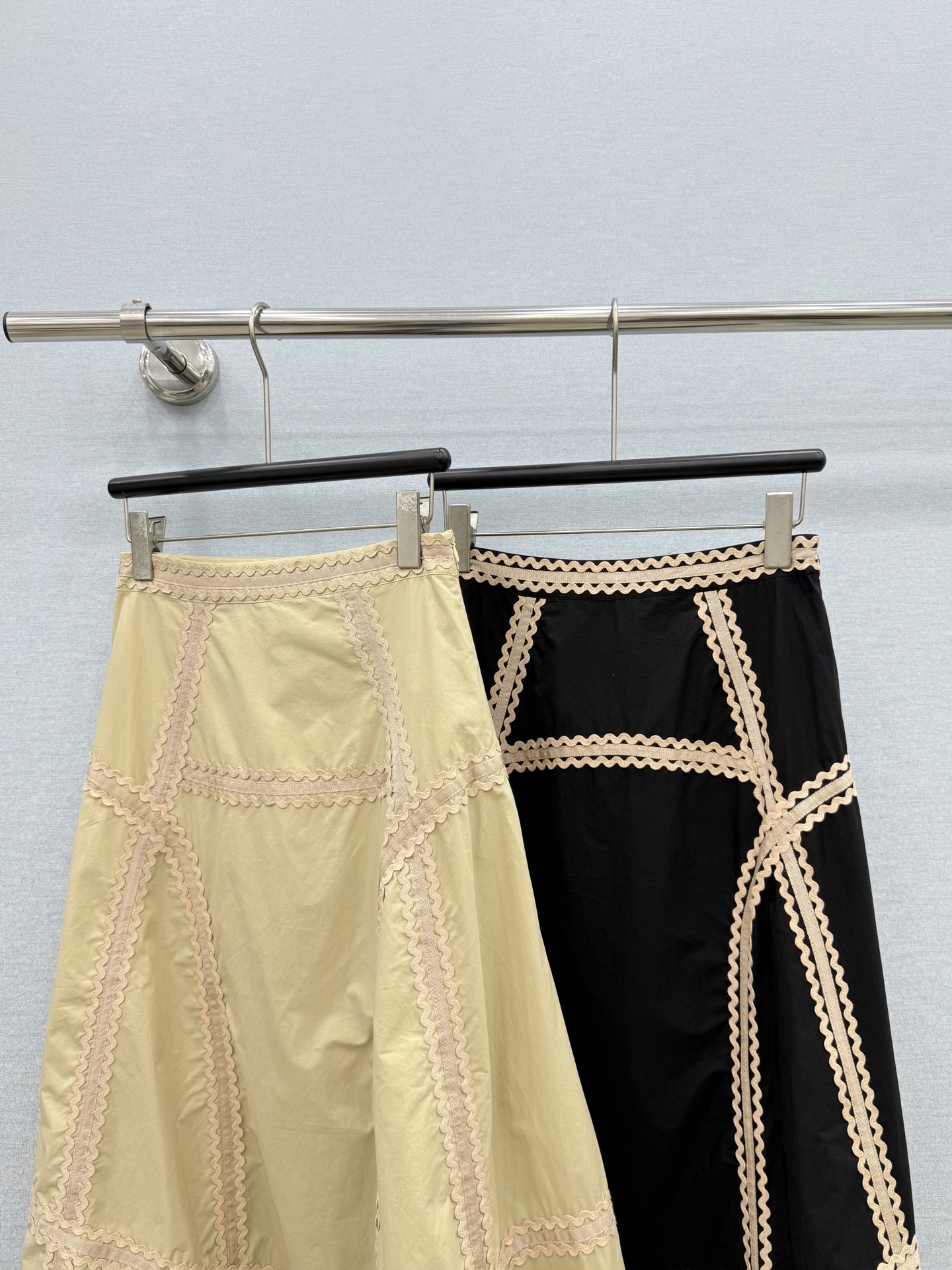 🛒𝐍𝐄𝐖 · 𝟐𝟎𝟐6/爆款现货原单品质  小众*｜2026新品花边长半裙高端设计 高级肌理细腻 极简主