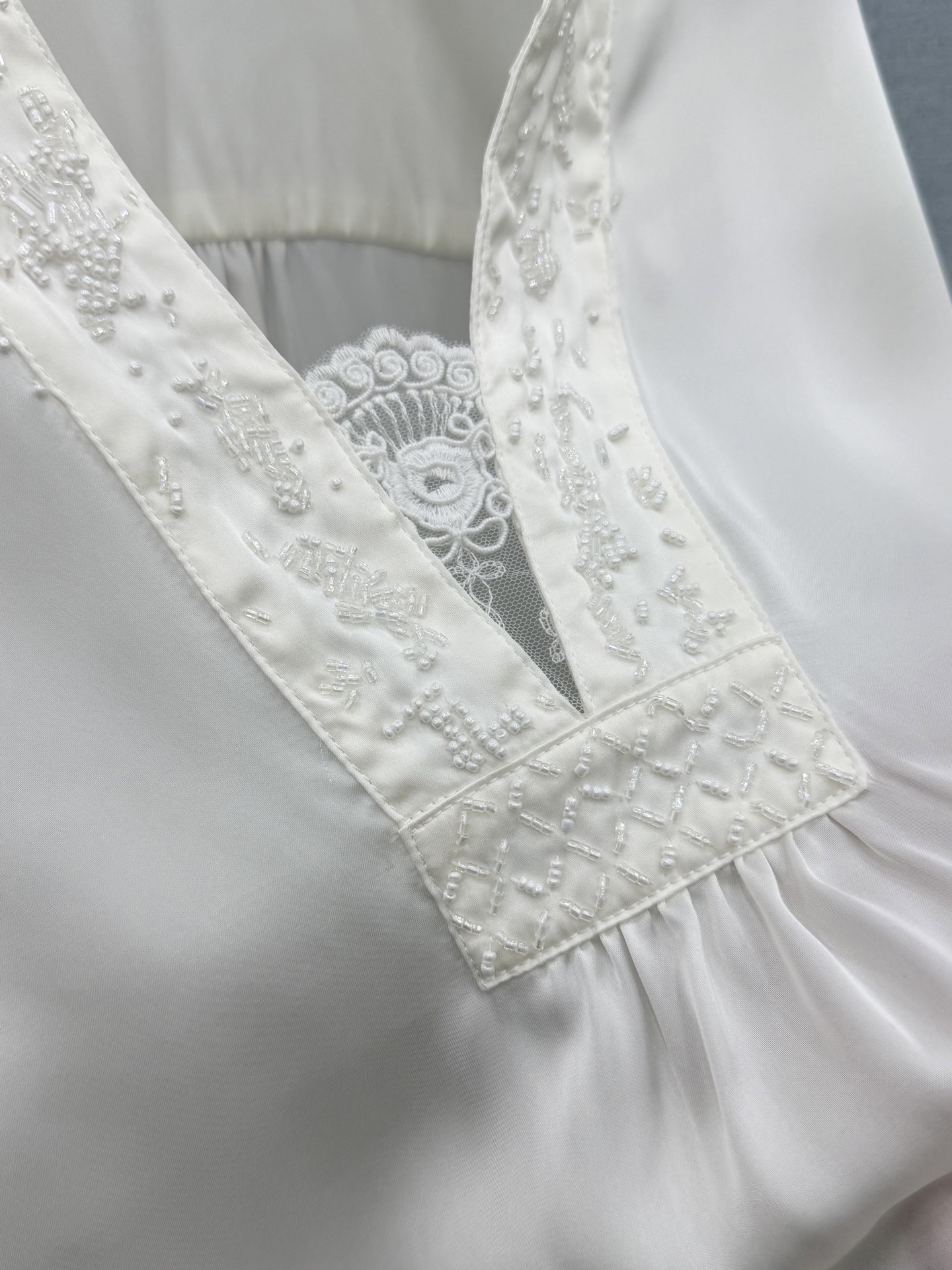 🛒𝐍𝐄𝐖 · 𝟐𝟎𝟐6/爆款现货【春夏新款】设计师｜2026中古字母刺绣重工订珠衬衫定制材质 舒适好穿 