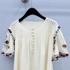 🛒𝐍𝐄𝐖 · 𝟐𝟎𝟐6/爆款现货原单品质 小众*|2026新品压褶刺绣衬衫精致版型,高级肌理细腻 极简 🛒𝐍𝐄𝐖 · 𝟐𝟎𝟐6/爆款现货原单品质 小众*|2026新品压褶刺绣衬衫精致版型,高级肌理细腻 极简