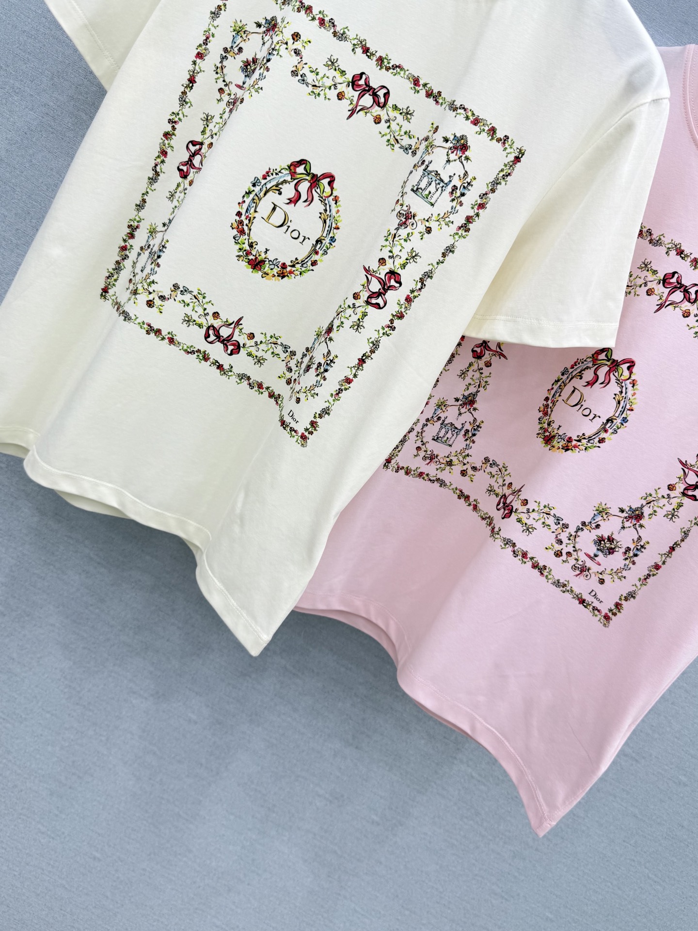🛒𝐍𝐄𝐖 · 𝟐𝟎𝟐6/爆款现货【春夏上新】 Di*｜2026新款印花T恤高订面料，百搭版型  ，上身的