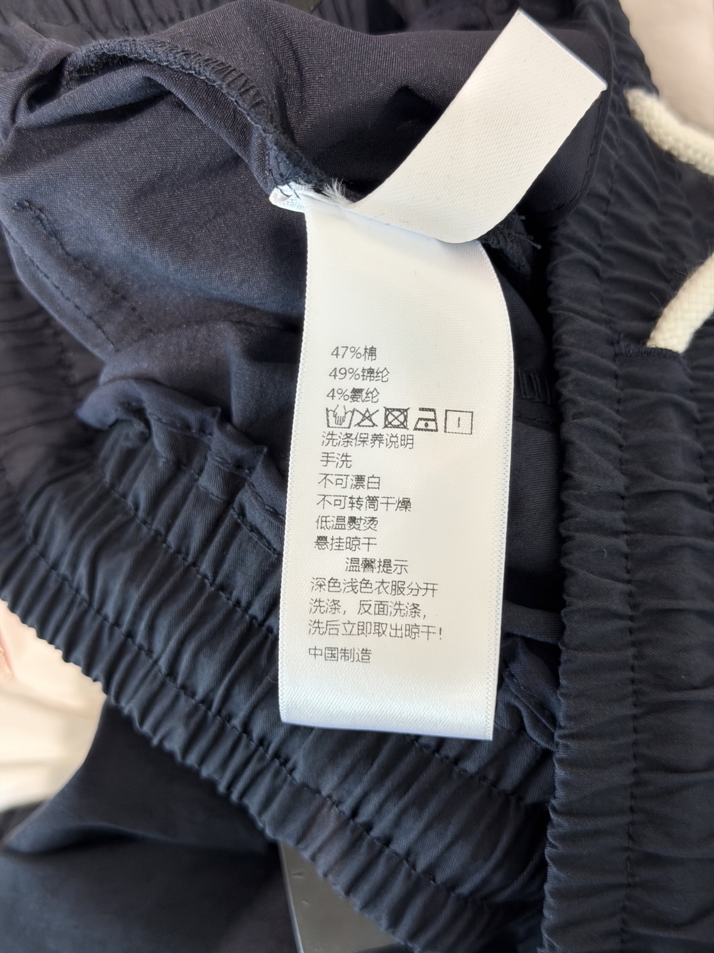 🛒𝐍𝐄𝐖 · 𝟐𝟎𝟐6/爆款现货【原单品质】Miu M*｜撞色拼条抽绳工装式休闲裤颜色百搭高级 定制版型