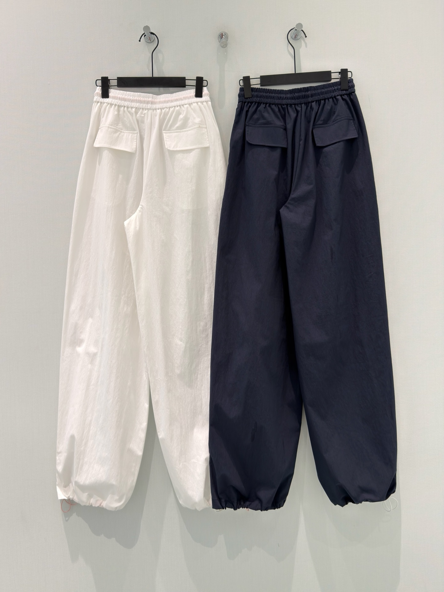 🛒𝐍𝐄𝐖 · 𝟐𝟎𝟐6/爆款现货【原单品质】Miu M*｜撞色拼条抽绳工装式休闲裤颜色百搭高级 定制版型