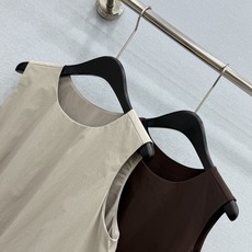 🛒𝐍𝐄𝐖 · 𝟐𝟎𝟐6/爆款现货原单品质 小众|26经典花苞兜兜背心老钱风极致穿搭最新系列单品 强烈推 🛒𝐍𝐄𝐖 · 𝟐𝟎𝟐6/爆款现货原单品质 小众|26经典花苞兜兜背心老钱风极致穿搭最新系列单品 强烈推