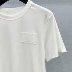 🛒𝐍𝐄𝐖 · 𝟐𝟎𝟐6/爆款现货【春夏上新】 Lv*|2026新款刺绣短袖T恤高订面料,百搭版型 ,上 🛒𝐍𝐄𝐖 · 𝟐𝟎𝟐6/爆款现货【春夏上新】 Lv*|2026新款刺绣短袖T恤高订面料,百搭版型 ,上