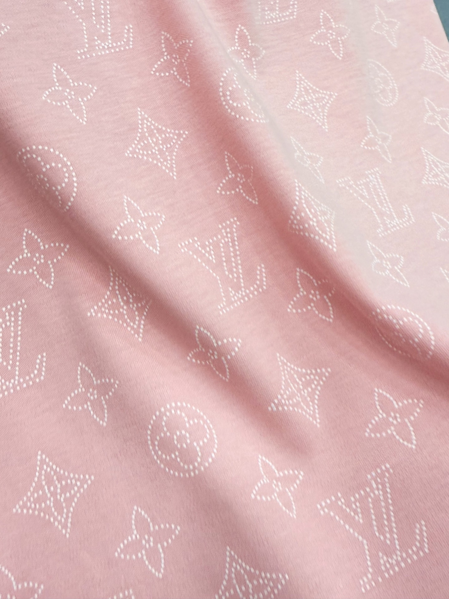 🛒𝐍𝐄𝐖 · 𝟐𝟎𝟐6/爆款现货【春夏上新】 Lv*｜2026新款印花短袖T恤高订面料，百搭版型  ，上