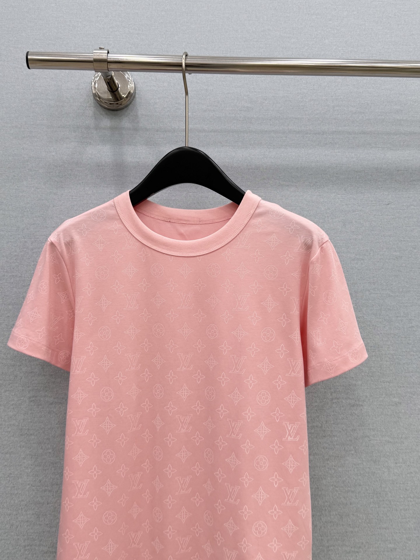 🛒𝐍𝐄𝐖 · 𝟐𝟎𝟐6/爆款现货【春夏上新】 Lv*｜2026新款印花短袖T恤高订面料，百搭版型  ，上