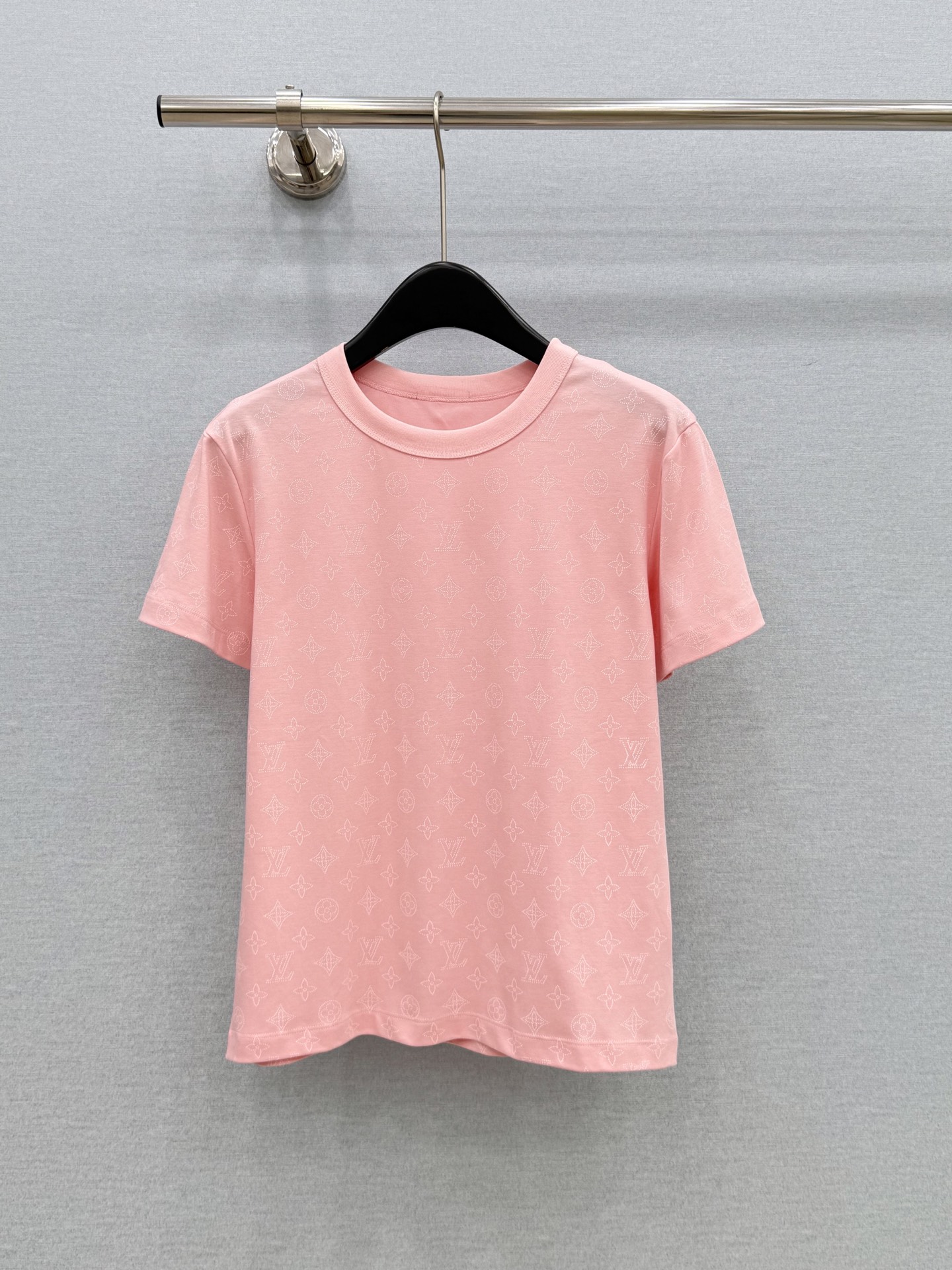🛒𝐍𝐄𝐖 · 𝟐𝟎𝟐6/爆款现货【春夏上新】 Lv*｜2026新款印花短袖T恤高订面料，百搭版型  ，上