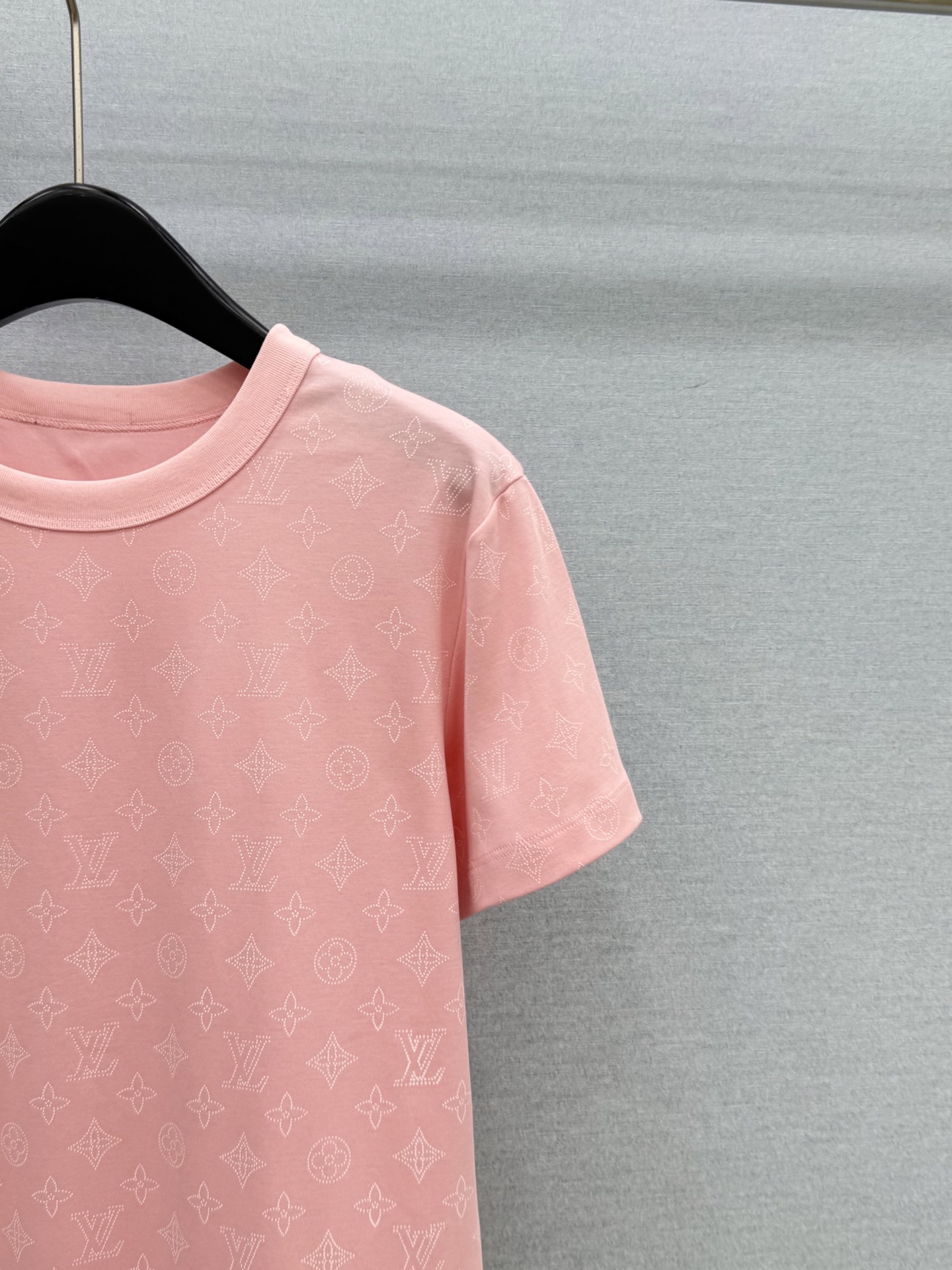 🛒𝐍𝐄𝐖 · 𝟐𝟎𝟐6/爆款现货【春夏上新】 Lv*｜2026新款印花短袖T恤高订面料，百搭版型  ，上