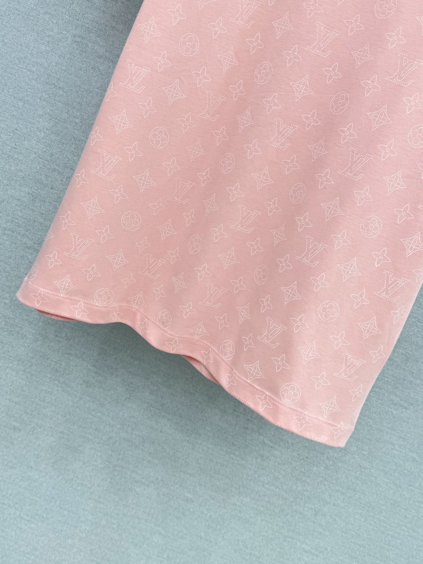 🛒𝐍𝐄𝐖 · 𝟐𝟎𝟐6/爆款现货【春夏上新】 Lv*｜2026新款印花短袖T恤高订面料，百搭版型  ，上