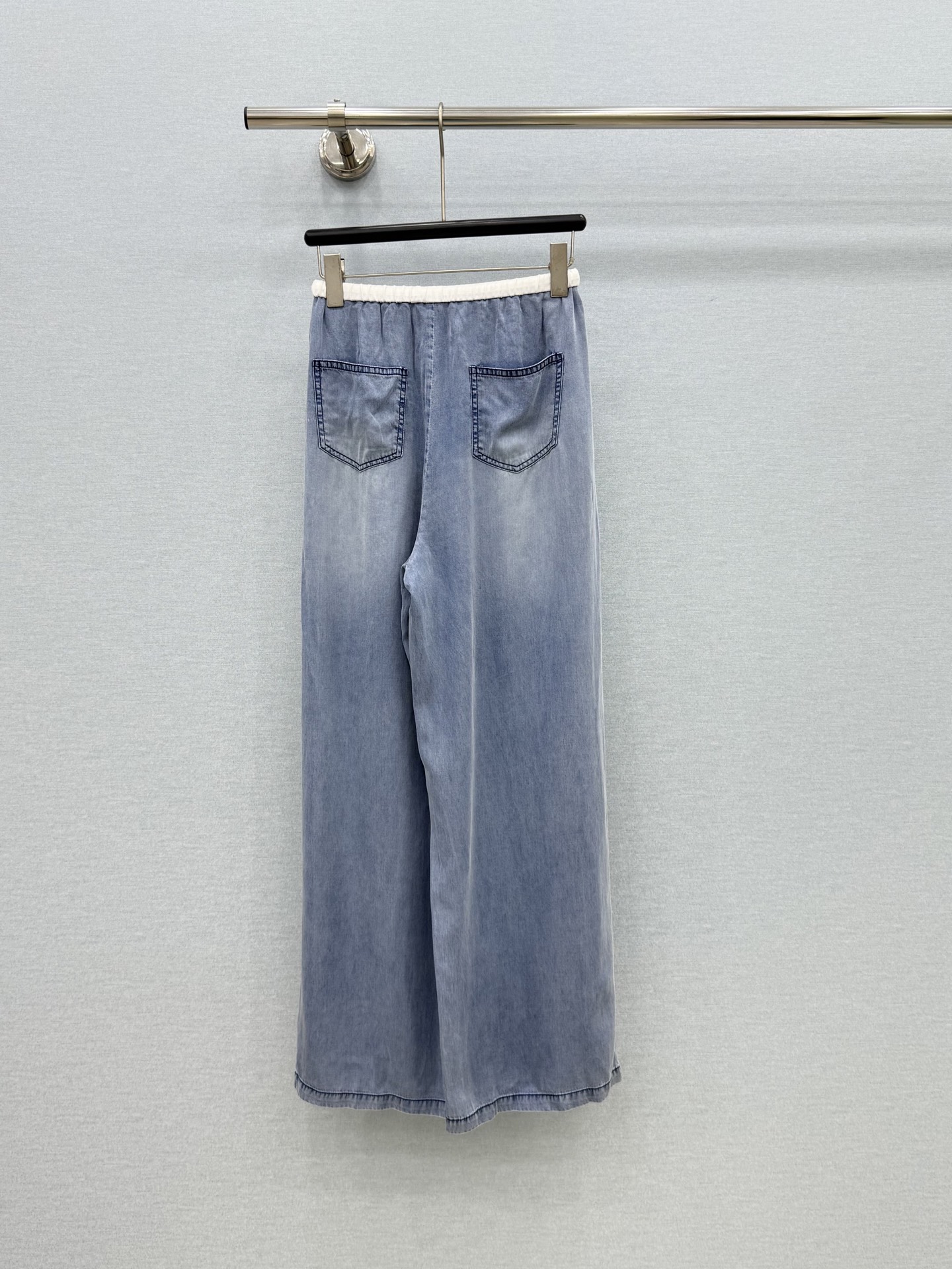 🛒𝐍𝐄𝐖 · 𝟐𝟎𝟐6/爆款现货原单品质 设计师｜26印花抽绳天丝牛仔裤经典版型 包容性极好 撞色腰头视