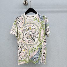 🛒𝐍𝐄𝐖 · 𝟐𝟎𝟐6/爆款现货【春夏上新】 Lv|2026新款印花T恤高订面料,百搭版型 ,上身的触 🛒𝐍𝐄𝐖 · 𝟐𝟎𝟐6/爆款现货【春夏上新】 Lv|2026新款印花T恤高订面料,百搭版型 ,上身的触