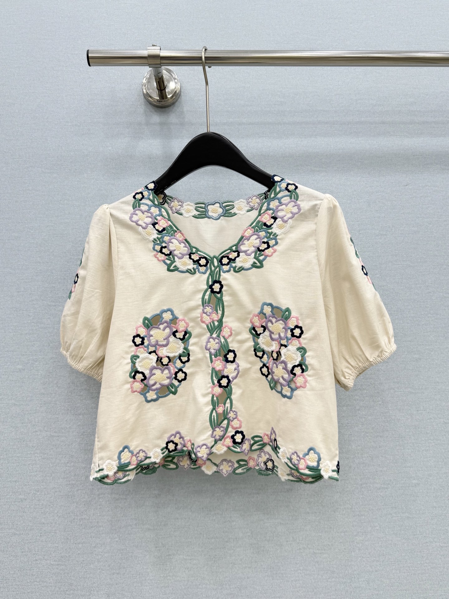 🛒𝐍𝐄𝐖 · 𝟐𝟎𝟐6/爆款现货原单品质  小众*｜2026新品刺绣衬衫精致版型，高级肌理细腻 极简主义