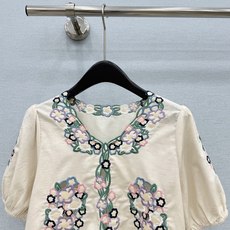 🛒𝐍𝐄𝐖 · 𝟐𝟎𝟐6/爆款现货原单品质 小众*|2026新品刺绣衬衫精致版型,高级肌理细腻 极简主义 🛒𝐍𝐄𝐖 · 𝟐𝟎𝟐6/爆款现货原单品质 小众*|2026新品刺绣衬衫精致版型,高级肌理细腻 极简主义