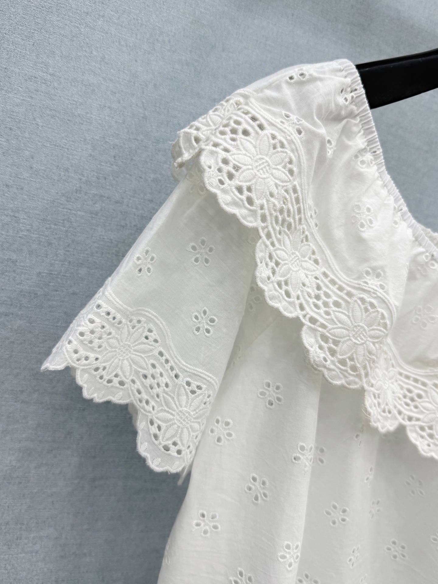 🛒𝐍𝐄𝐖 · 𝟐𝟎𝟐6/爆款现货原单品质  小众*｜2026新品花边刺绣衬衫精致版型，高级肌理细腻 极简