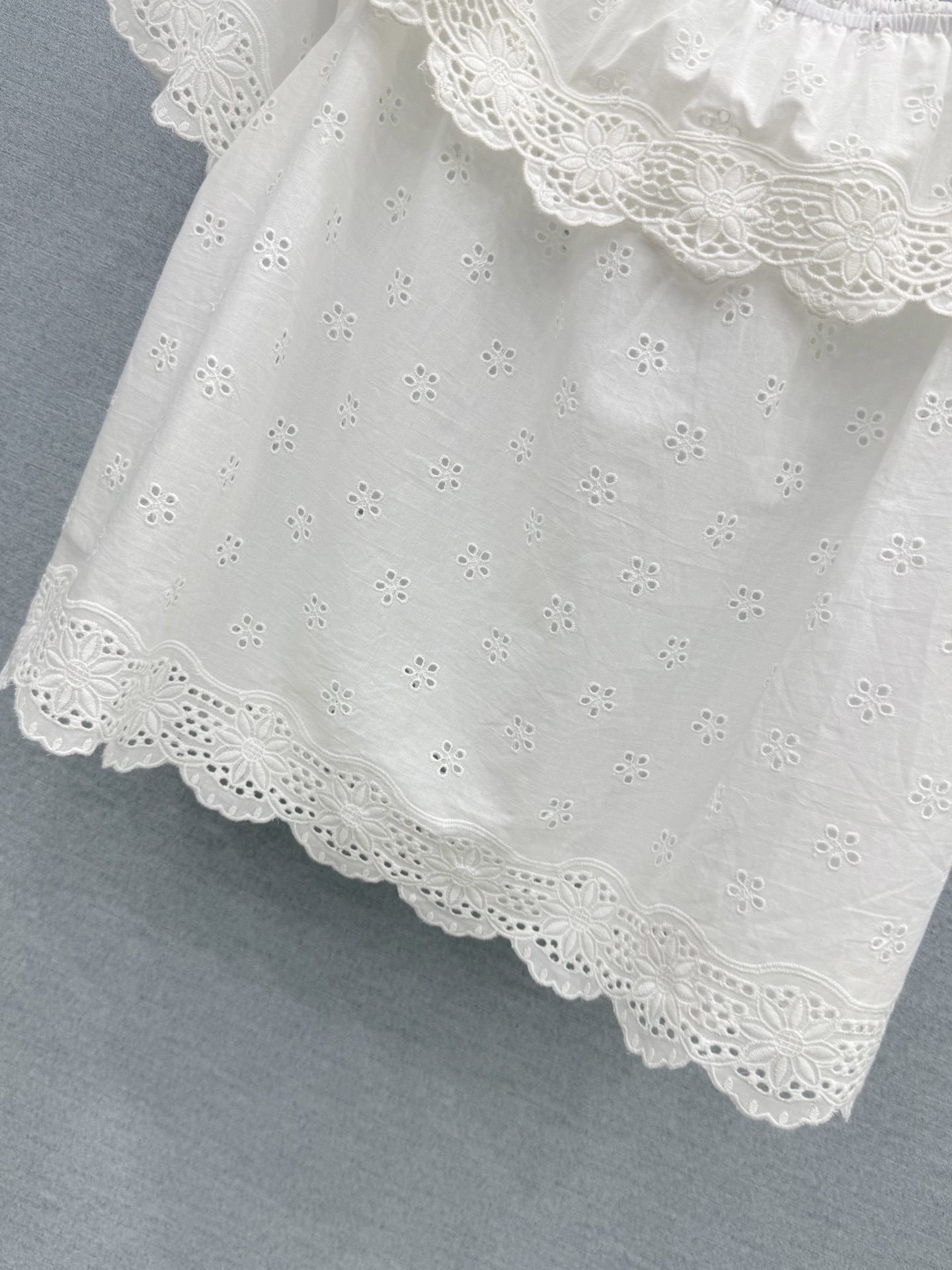 🛒𝐍𝐄𝐖 · 𝟐𝟎𝟐6/爆款现货原单品质  小众*｜2026新品花边刺绣衬衫精致版型，高级肌理细腻 极简