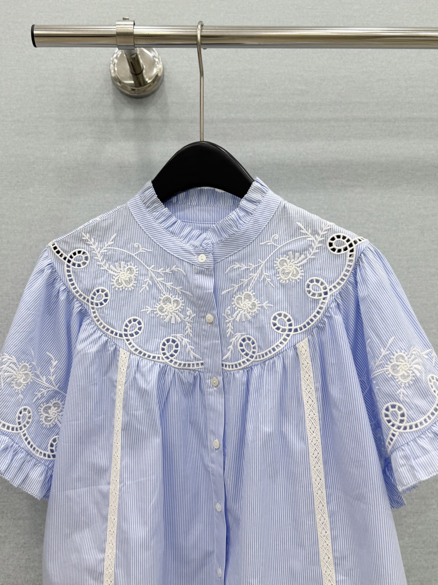 🛒𝐍𝐄𝐖 · 𝟐𝟎𝟐6/爆款现货原单品质  小众*｜2026新品水溶刺绣衬衫精致版型，高级肌理细腻 极简