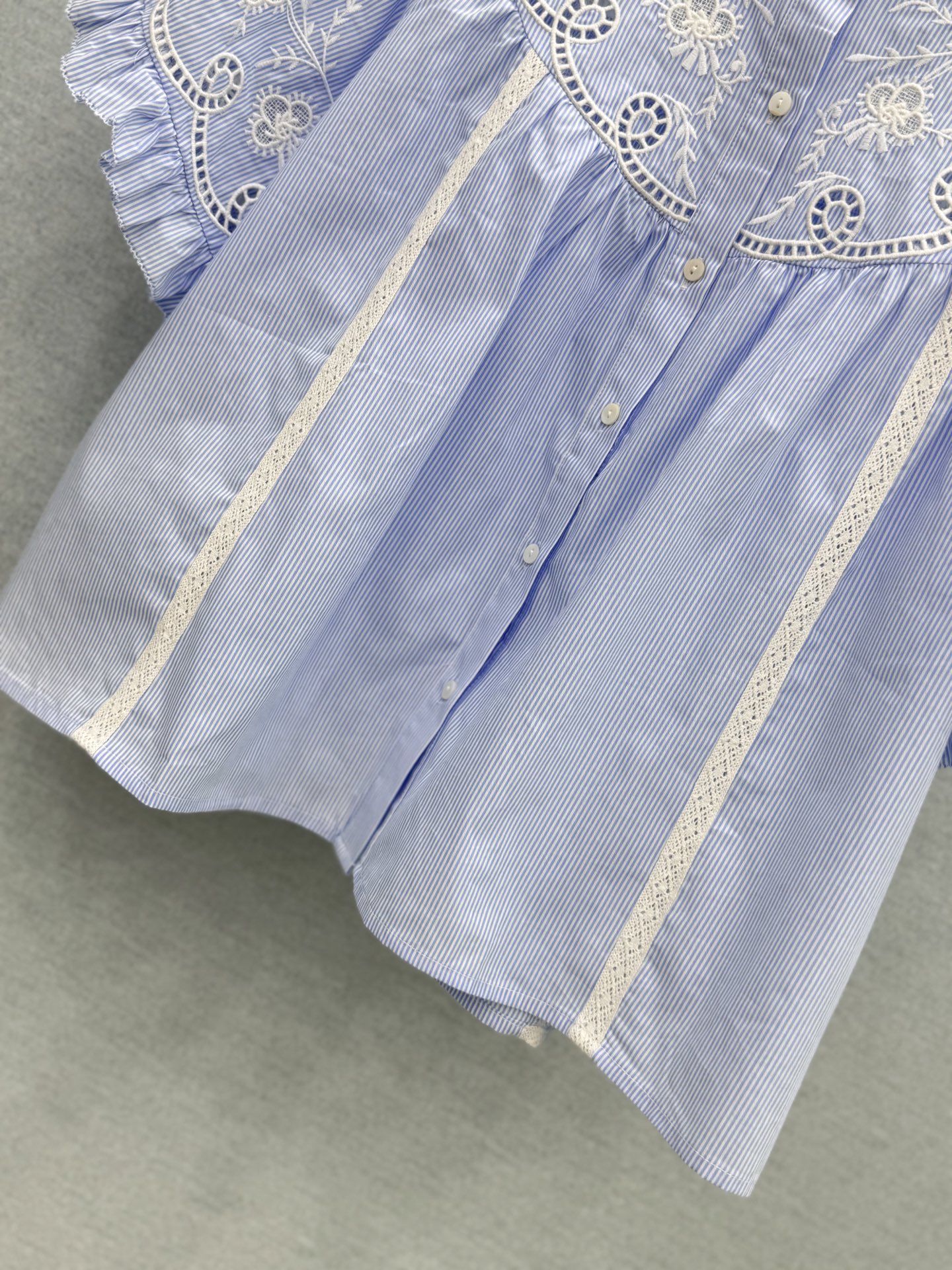 🛒𝐍𝐄𝐖 · 𝟐𝟎𝟐6/爆款现货原单品质  小众*｜2026新品水溶刺绣衬衫精致版型，高级肌理细腻 极简