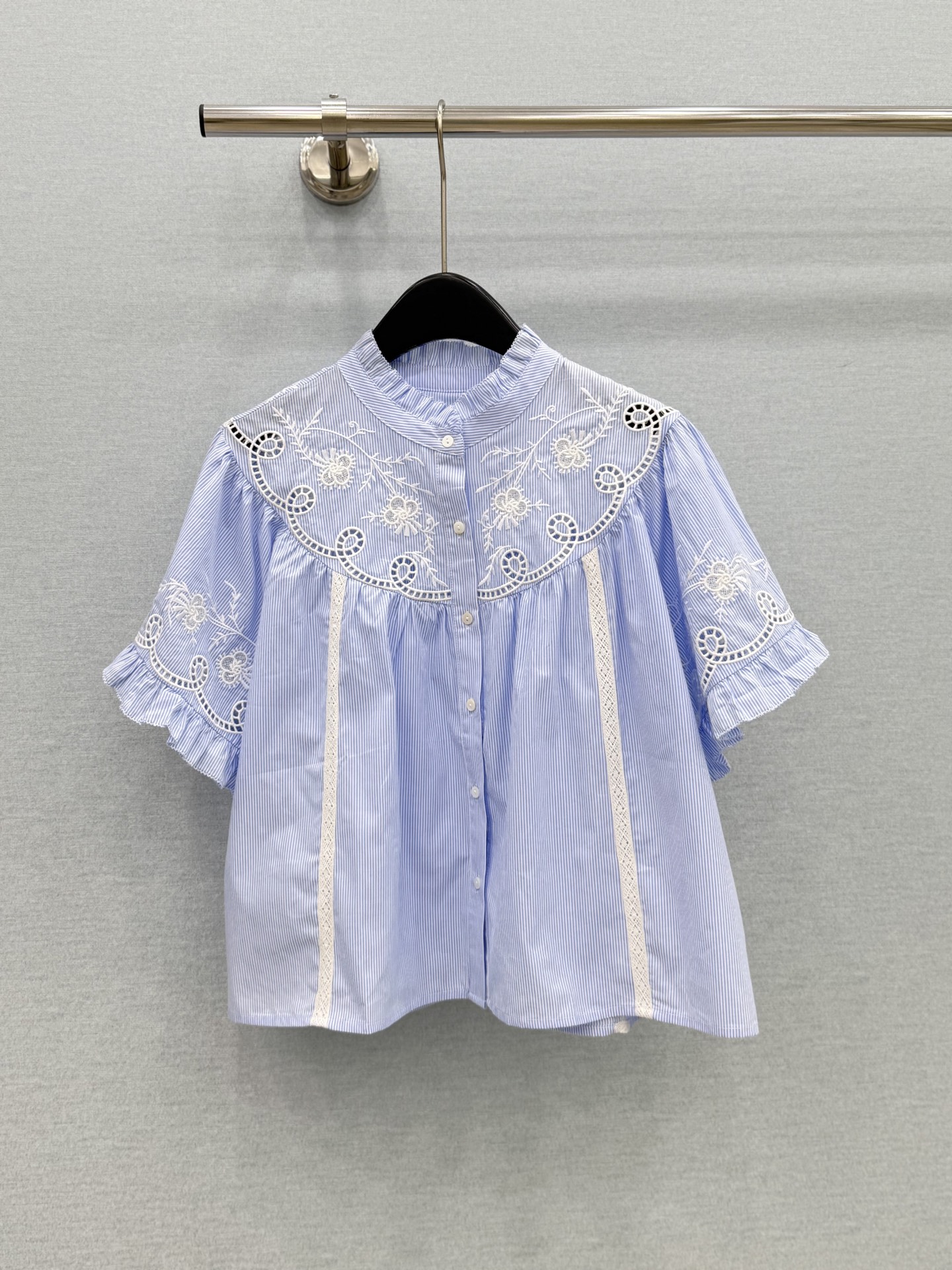 🛒𝐍𝐄𝐖 · 𝟐𝟎𝟐6/爆款现货原单品质  小众*｜2026新品水溶刺绣衬衫精致版型，高级肌理细腻 极简