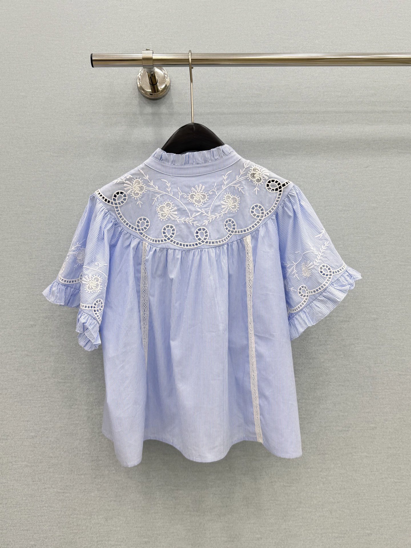 🛒𝐍𝐄𝐖 · 𝟐𝟎𝟐6/爆款现货原单品质  小众*｜2026新品水溶刺绣衬衫精致版型，高级肌理细腻 极简
