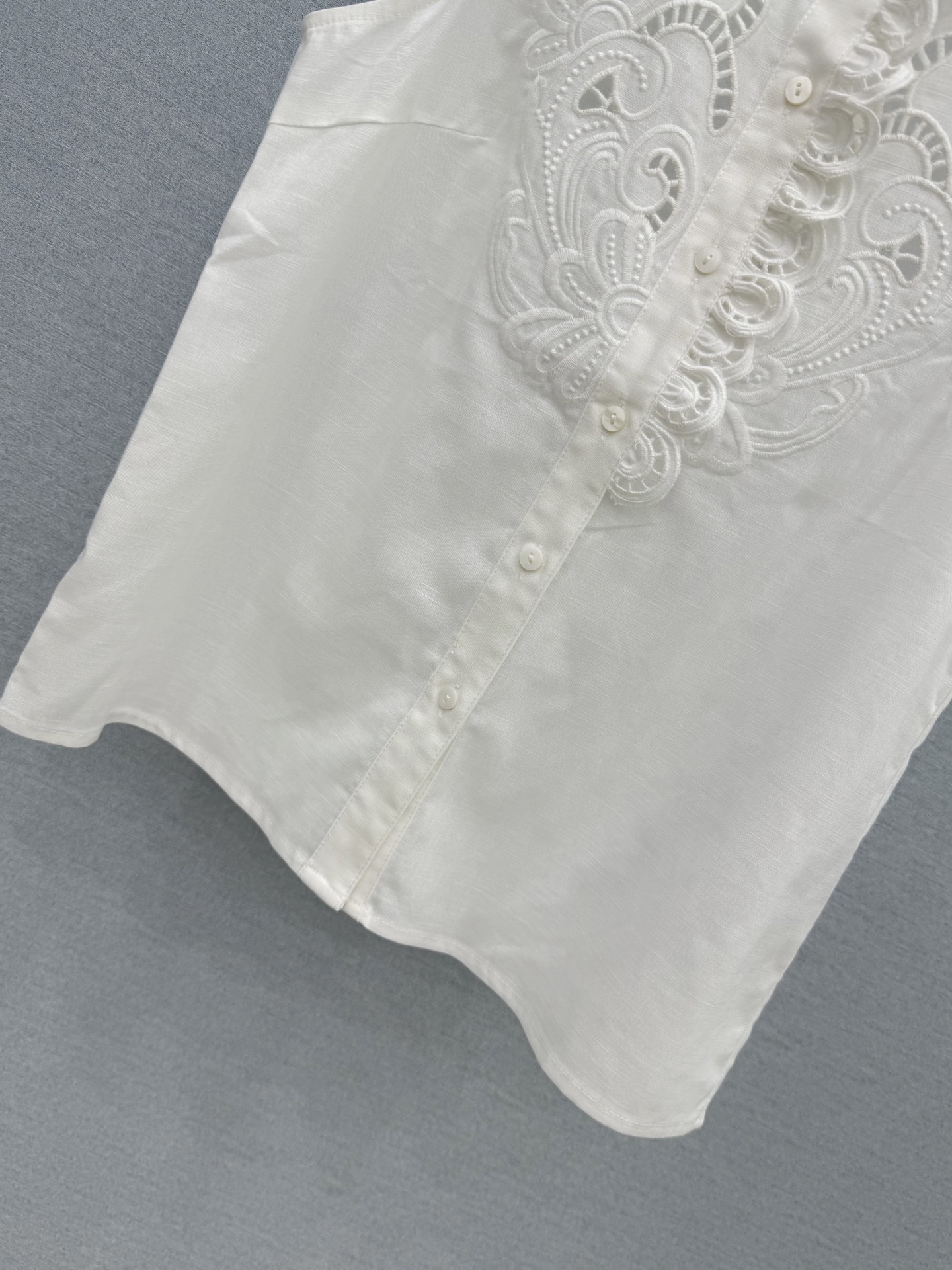 🛒𝐍𝐄𝐖 · 𝟐𝟎𝟐6/爆款现货原单品质 小众*|2026新品水溶花边刺绣背心衬衫精致版型,高级肌理细 🛒𝐍𝐄𝐖 · 𝟐𝟎𝟐6/爆款现货原单品质 小众*|2026新品水溶花边刺绣背心衬衫精致版型,高级肌理细