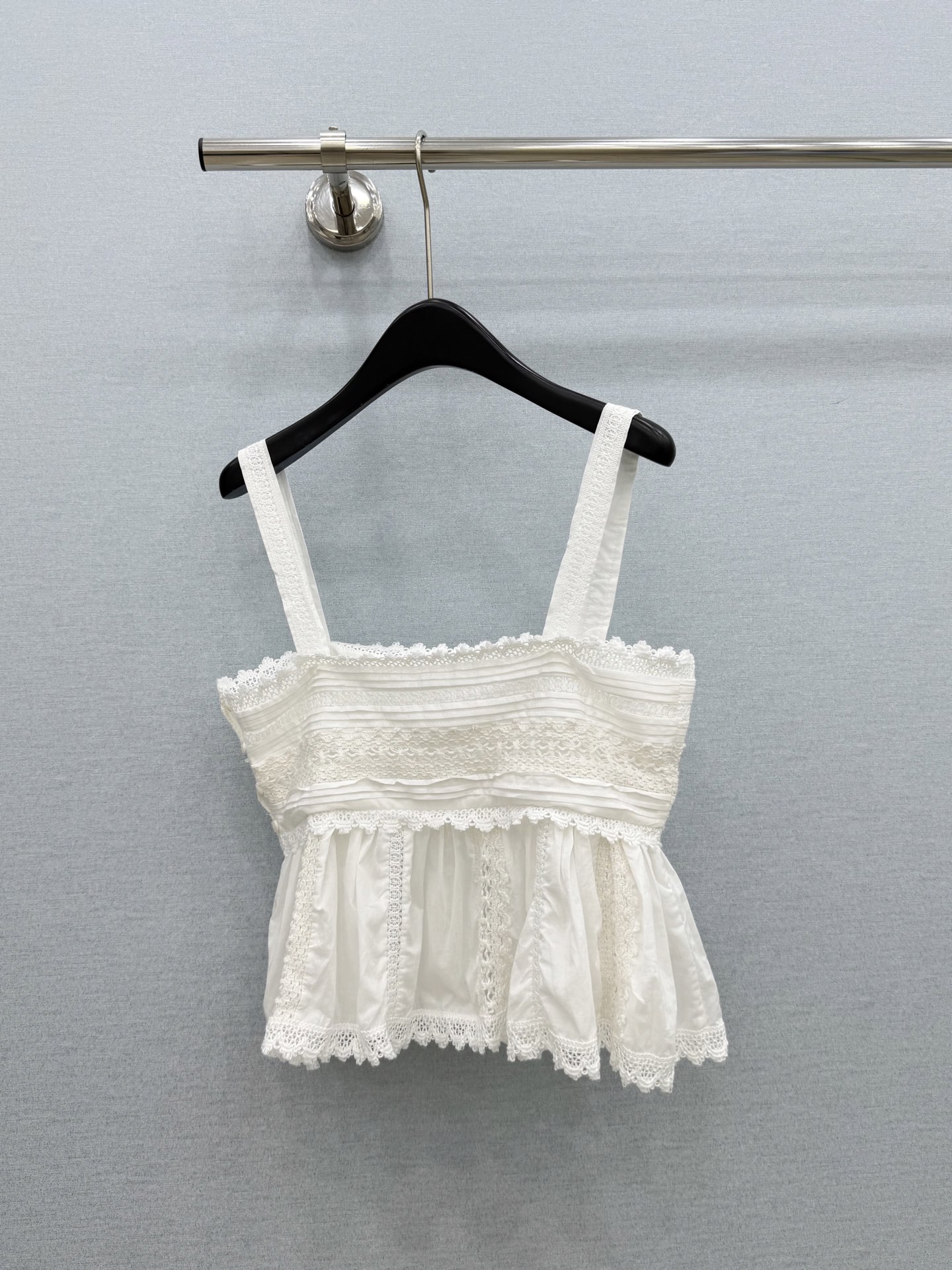🛒𝐍𝐄𝐖 · 𝟐𝟎𝟐6/爆款现货原单品质  小众*｜2026新品水溶花边刺绣吊带精致版型，高级肌理细腻 