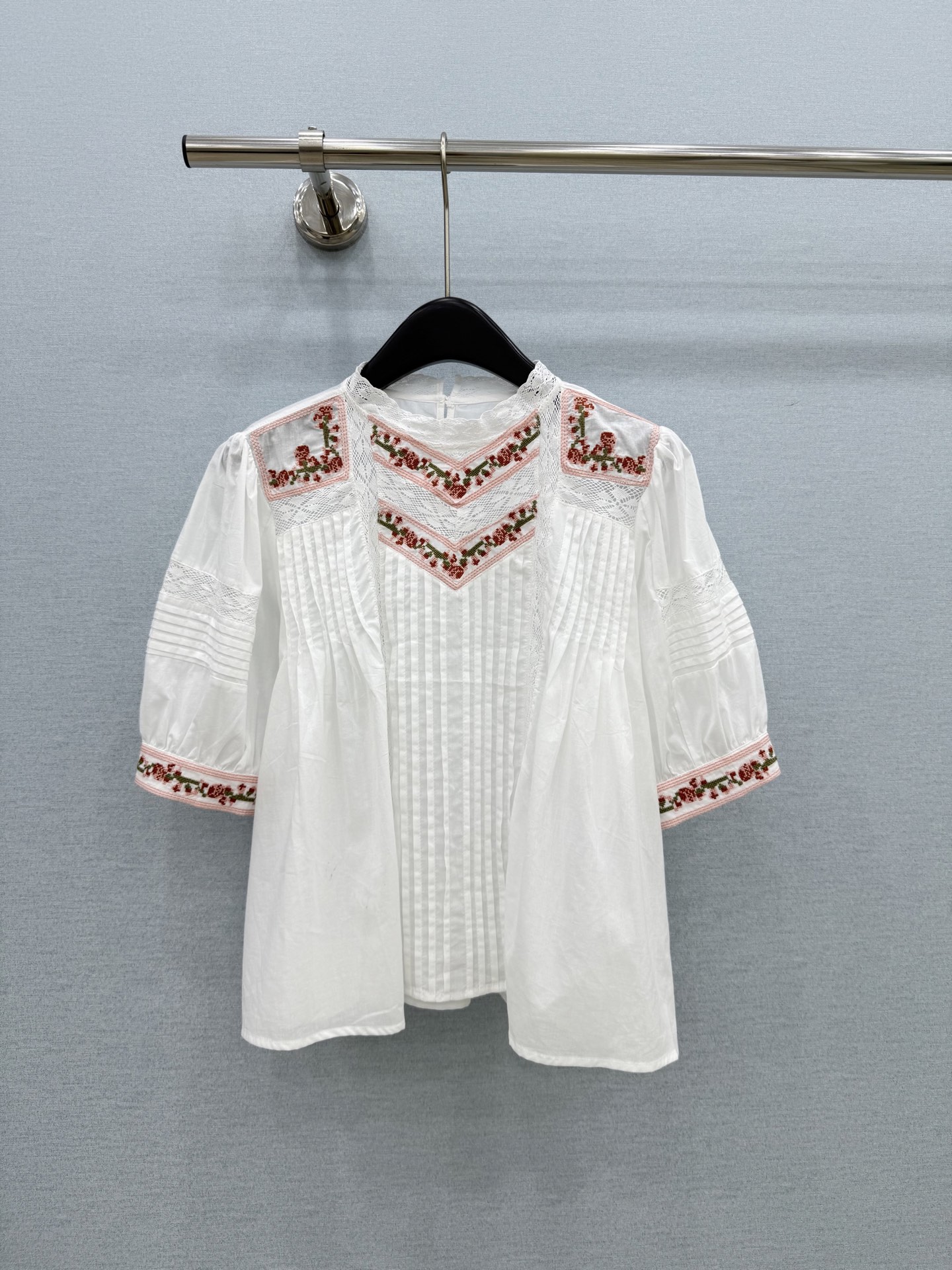 🛒𝐍𝐄𝐖 · 𝟐𝟎𝟐6/爆款现货原单品质  小众*｜2026新品蕾丝拼接刺绣衬衫精致版型，高级肌理细腻 