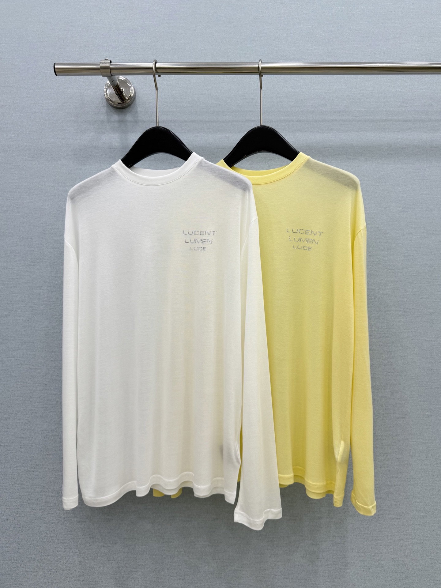 🛒𝐍𝐄𝐖 · 𝟐𝟎𝟐6/爆款现货【春夏上新】 设计师小众｜2026新款烫钻防晒长袖T恤高订面料，百搭版型