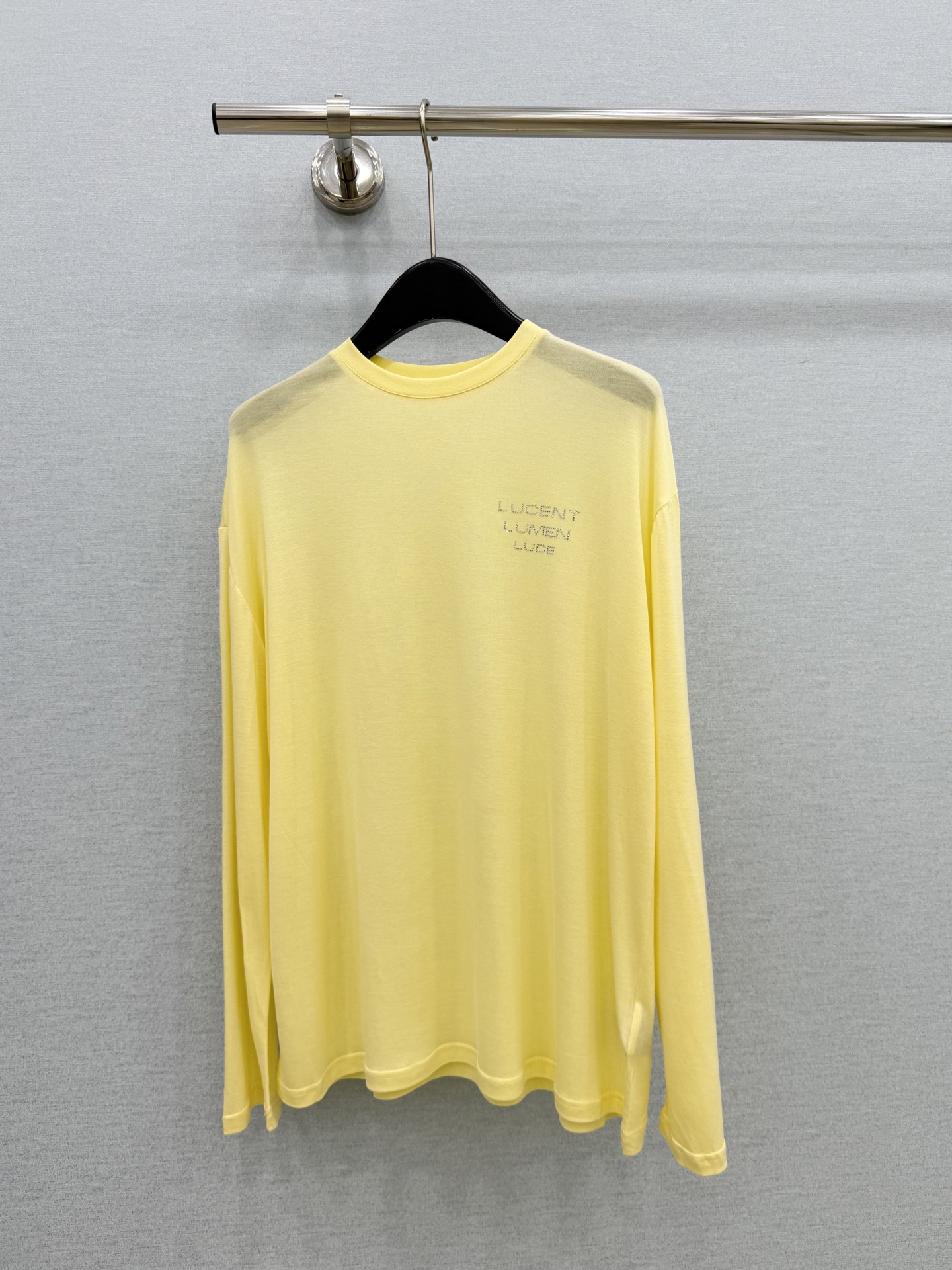 🛒𝐍𝐄𝐖 · 𝟐𝟎𝟐6/爆款现货【春夏上新】 设计师小众|2026新款烫钻防晒长袖T恤高订面料,百搭版型 🛒𝐍𝐄𝐖 · 𝟐𝟎𝟐6/爆款现货【春夏上新】 设计师小众|2026新款烫钻防晒长袖T恤高订面料,百搭版型