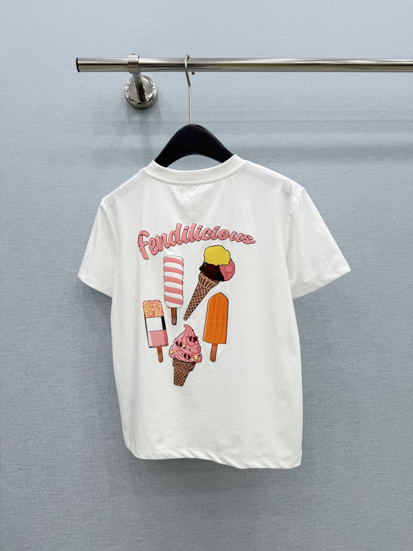 🛒𝐍𝐄𝐖 · 𝟐𝟎𝟐6/爆款现货【春夏上新】 Fen*｜2026新款气泡印花T恤高订面料，百搭版型  ，