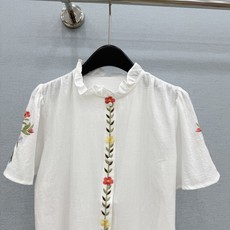 🛒𝐍𝐄𝐖 · 𝟐𝟎𝟐6/爆款现货原单品质 小众*|2026新品荷叶花边刺绣衬衫精致版型,高级肌理细腻 🛒𝐍𝐄𝐖 · 𝟐𝟎𝟐6/爆款现货原单品质 小众*|2026新品荷叶花边刺绣衬衫精致版型,高级肌理细腻