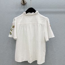🛒𝐍𝐄𝐖 · 𝟐𝟎𝟐6/爆款现货原单品质 小众*|2026新品荷叶花边刺绣衬衫精致版型,高级肌理细腻 🛒𝐍𝐄𝐖 · 𝟐𝟎𝟐6/爆款现货原单品质 小众*|2026新品荷叶花边刺绣衬衫精致版型,高级肌理细腻