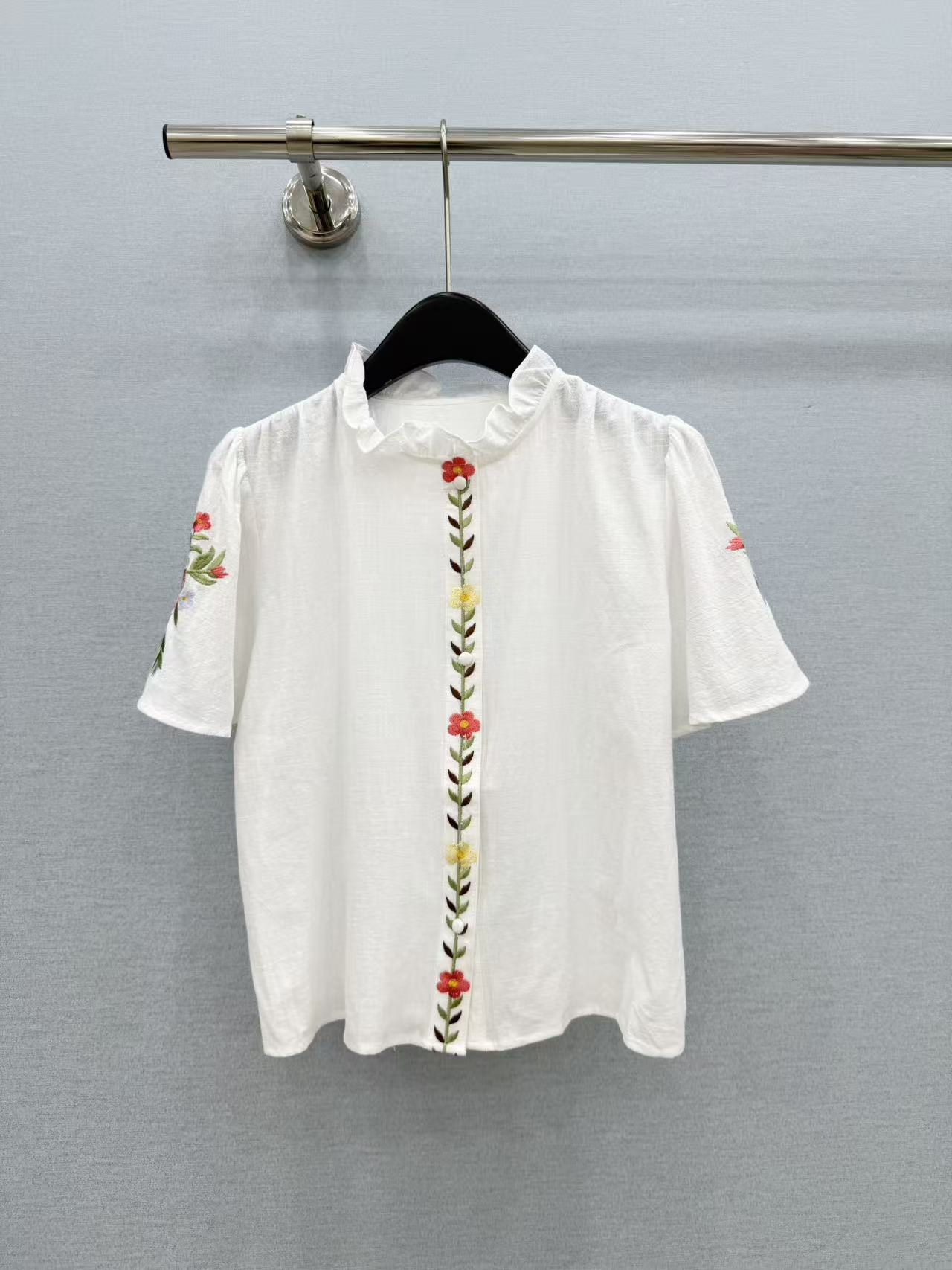 🛒𝐍𝐄𝐖 · 𝟐𝟎𝟐6/爆款现货原单品质  小众*｜2026新品荷叶花边刺绣衬衫精致版型，高级肌理细腻 