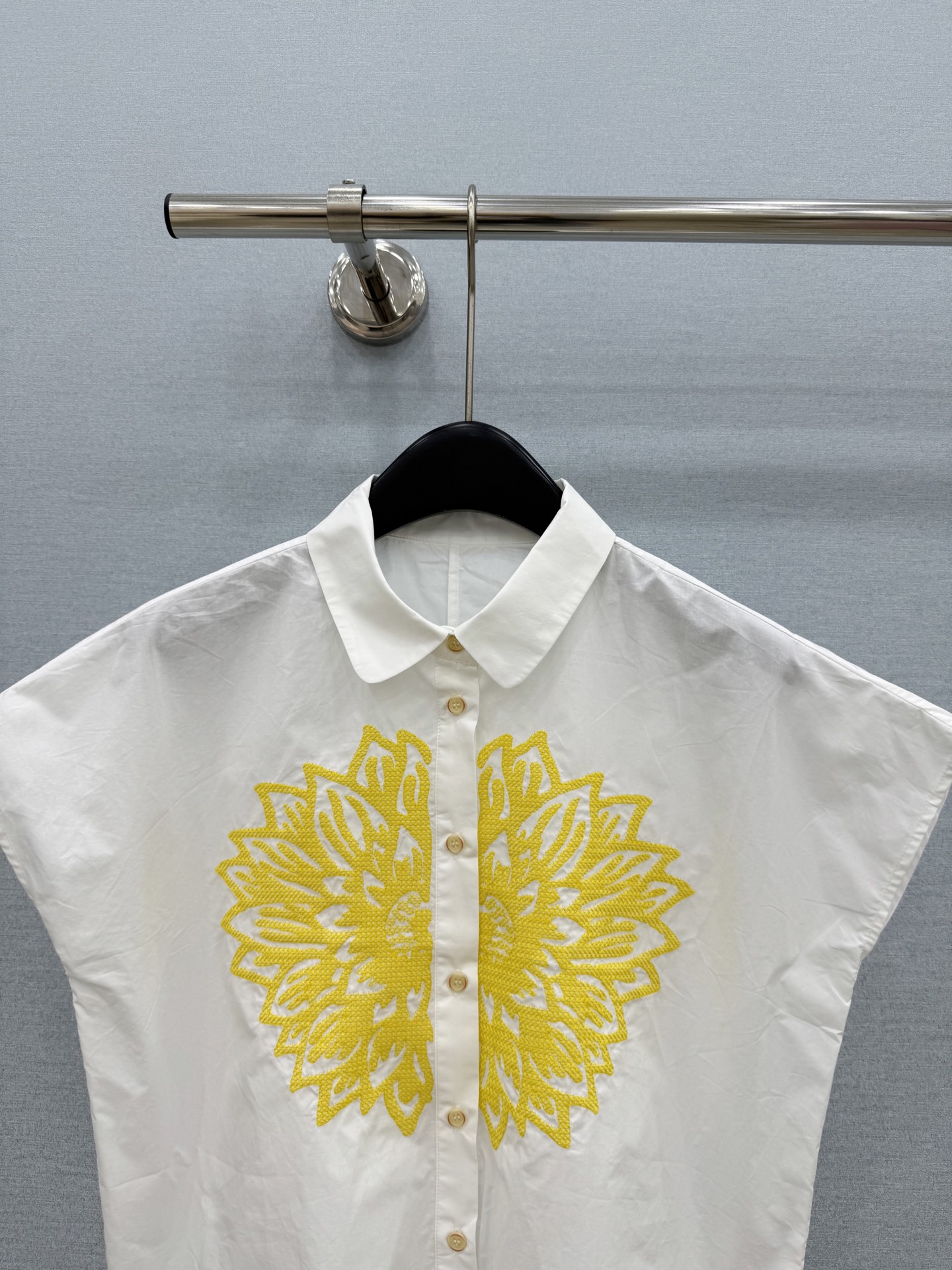 🛒𝐍𝐄𝐖 · 𝟐𝟎𝟐6/爆款现货原单品质  小众*｜2026新品小蝙蝠袖刺绣衬衫精致版型，高级肌理细腻 