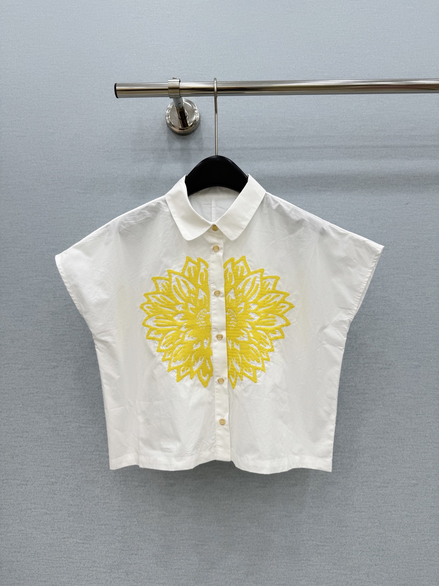🛒𝐍𝐄𝐖 · 𝟐𝟎𝟐6/爆款现货原单品质  小众*｜2026新品小蝙蝠袖刺绣衬衫精致版型，高级肌理细腻 