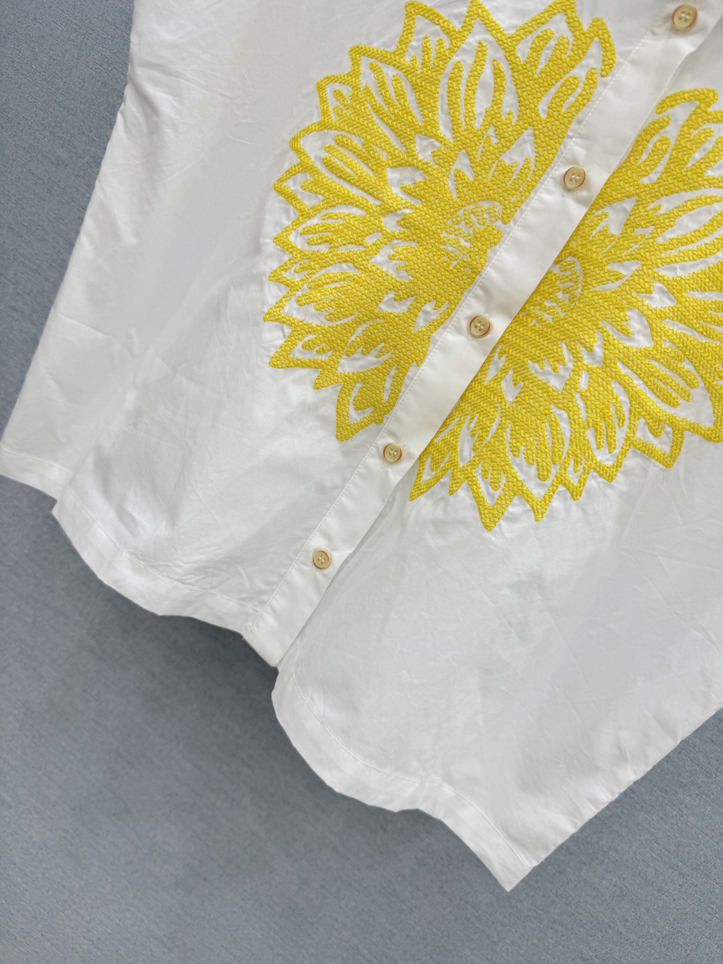 🛒𝐍𝐄𝐖 · 𝟐𝟎𝟐6/爆款现货原单品质  小众*｜2026新品小蝙蝠袖刺绣衬衫精致版型，高级肌理细腻 