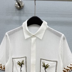 🛒𝐍𝐄𝐖 · 𝟐𝟎𝟐6/爆款现货原单品质 小众*|2026新品翻领口袋绣衬衫精致版型,高级肌理细腻 极 🛒𝐍𝐄𝐖 · 𝟐𝟎𝟐6/爆款现货原单品质 小众*|2026新品翻领口袋绣衬衫精致版型,高级肌理细腻 极