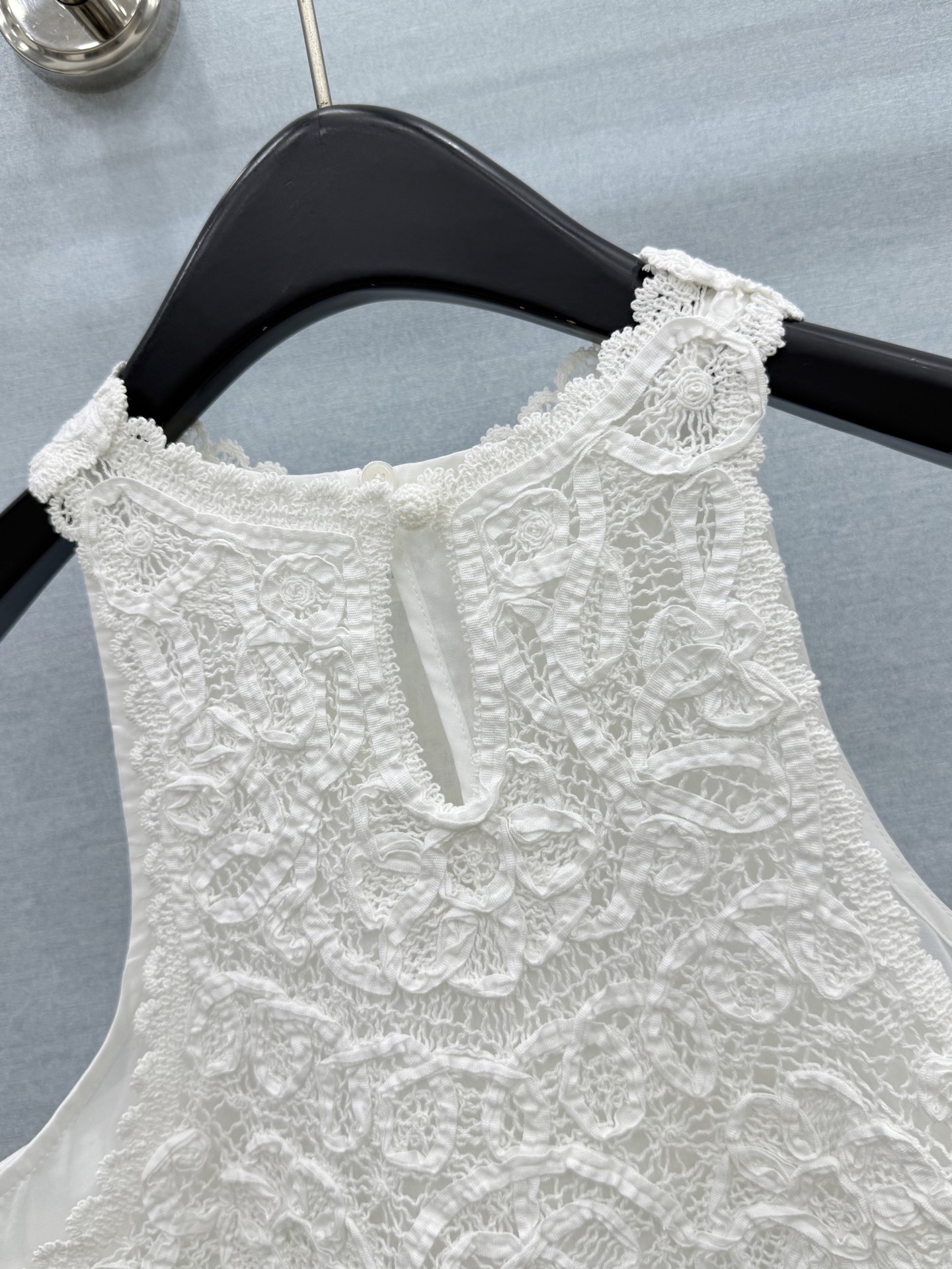 🛒𝐍𝐄𝐖 · 𝟐𝟎𝟐6/爆款现货原单品质  小众*｜2026新品重工刺绣花边背心精致版型，高级肌理细腻 