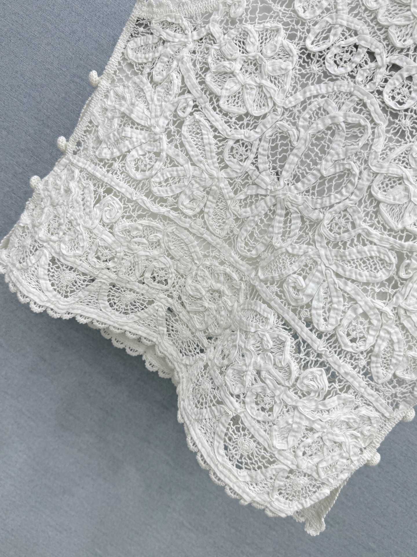 🛒𝐍𝐄𝐖 · 𝟐𝟎𝟐6/爆款现货原单品质  小众*｜2026新品重工刺绣花边背心精致版型，高级肌理细腻 