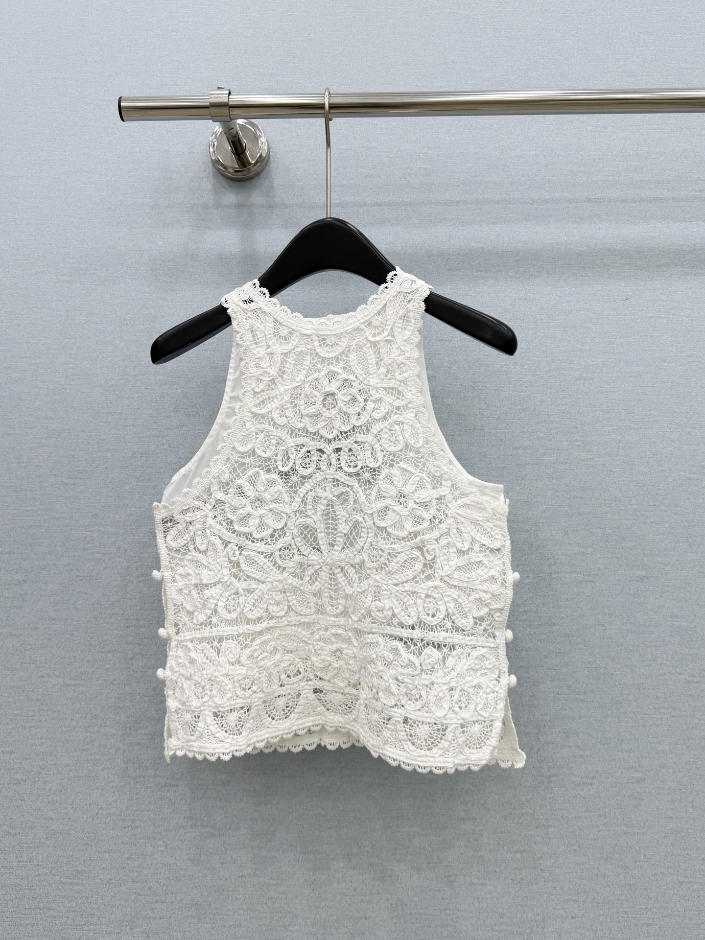 🛒𝐍𝐄𝐖 · 𝟐𝟎𝟐6/爆款现货原单品质  小众*｜2026新品重工刺绣花边背心精致版型，高级肌理细腻 