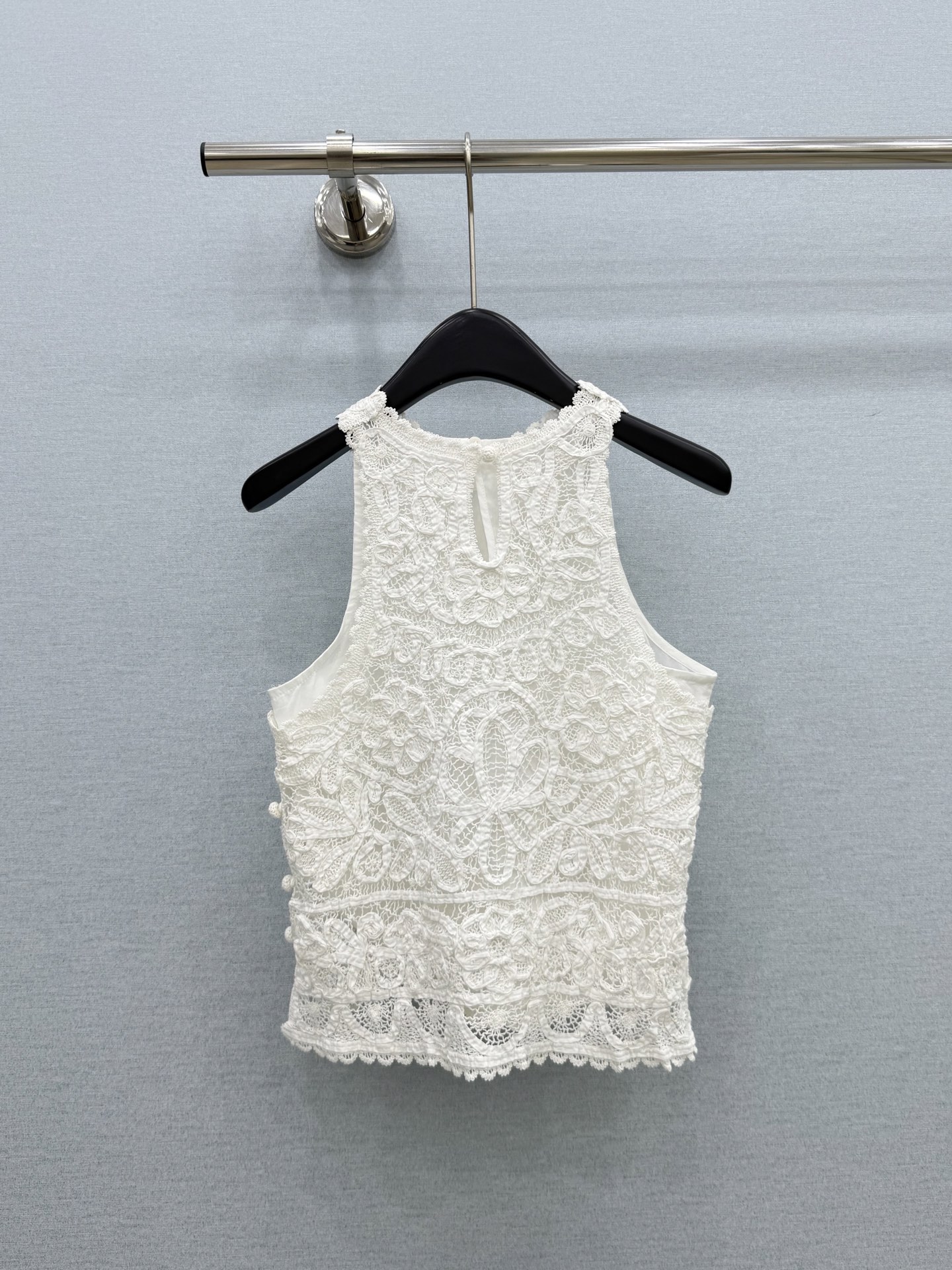 🛒𝐍𝐄𝐖 · 𝟐𝟎𝟐6/爆款现货原单品质  小众*｜2026新品重工刺绣花边背心精致版型，高级肌理细腻 