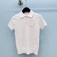🛒𝐍𝐄𝐖 · 𝟐𝟎𝟐6/爆款现货【原版定制】Di*|2026新品专柜徽章刺绣麻花翻领Polo针织衫 定制 🛒𝐍𝐄𝐖 · 𝟐𝟎𝟐6/爆款现货【原版定制】Di*|2026新品专柜徽章刺绣麻花翻领Polo针织衫 定制
